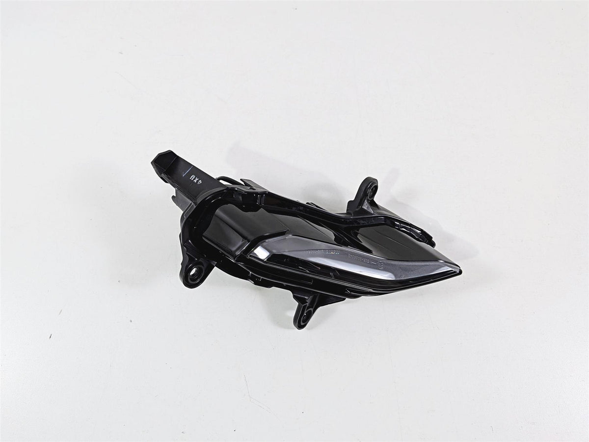 2025 Yamaha YZF R7 Nice Left Pilot Headlight Running Lamp BEB-84301-00-00 {{ shop.shopifyCountryName }} - Mototech271