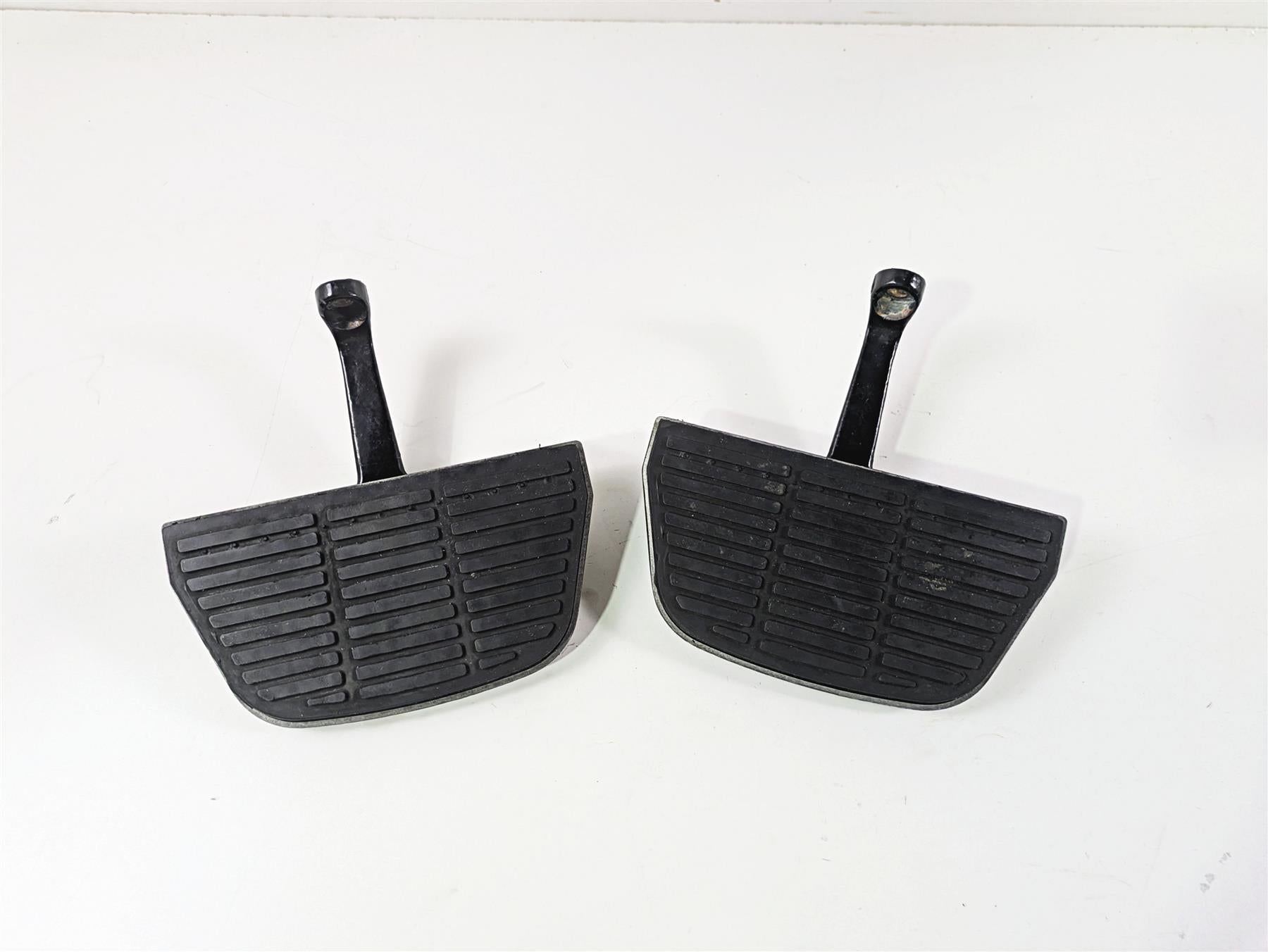 1998 Harley Touring FLHRCI Road King Rear Passenger Floor Board Set 52719-93B
