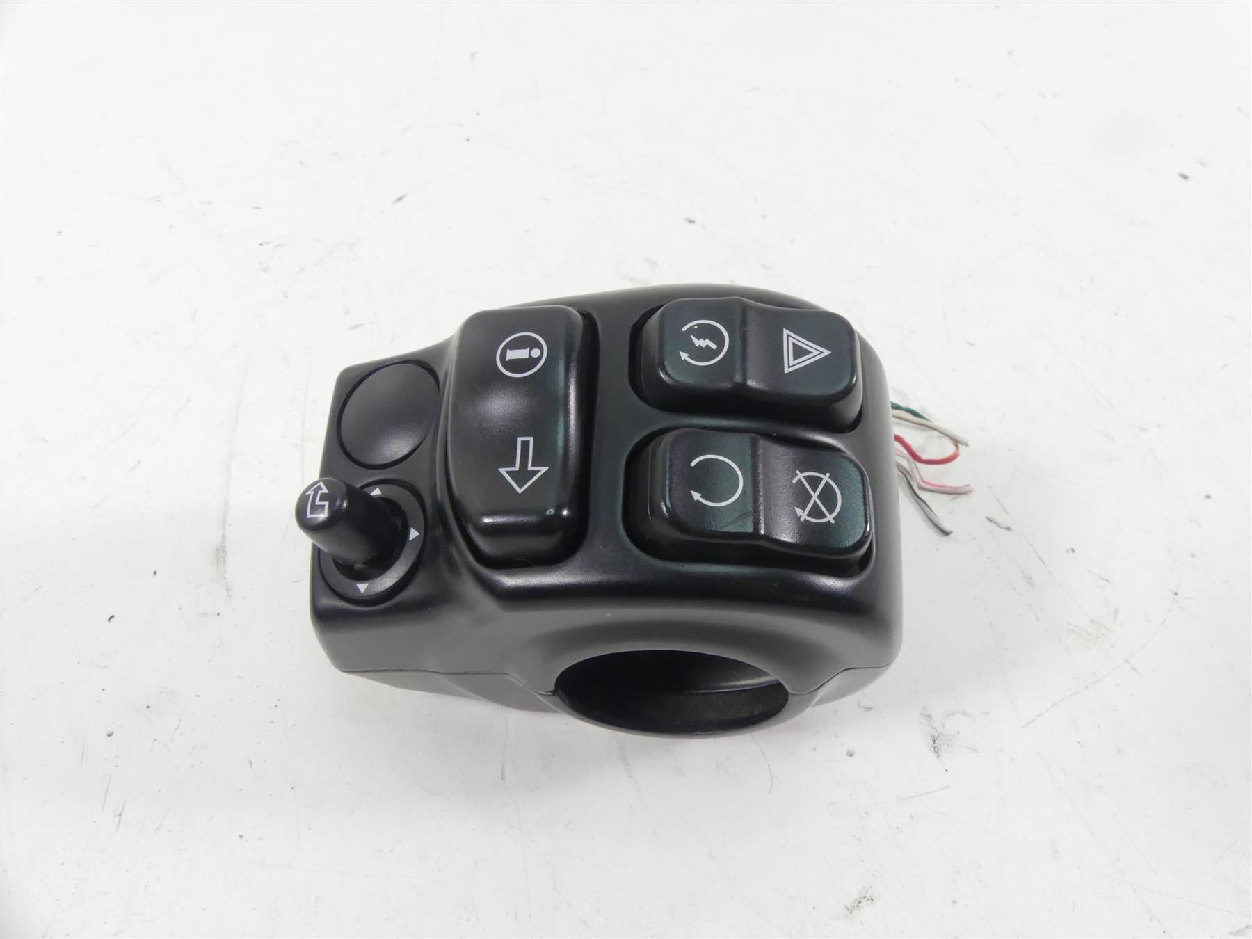 2016 Harley Touring FLTRX Road Glide Right Start Stop Control Switch 71500129C {{ shop.shopifyCountryName }} - Mototech271