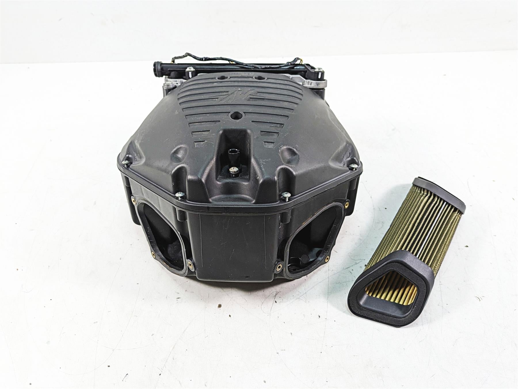 2013 MV Agusta F3 675 ERA Air Box Cleaner Breather & Fuel Injectors 8000B5482 {{ shop.shopifyCountryName }} - Mototech271