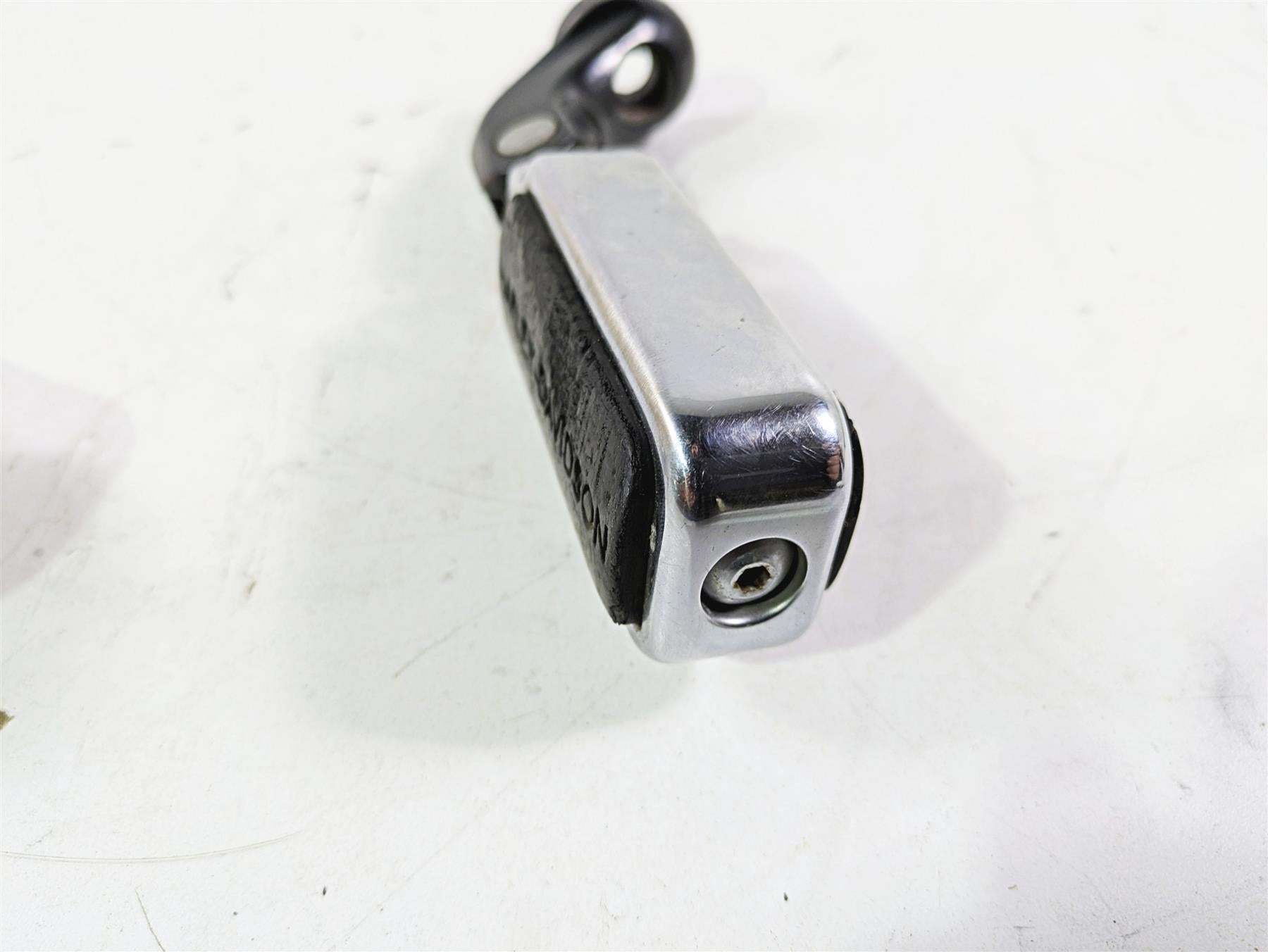 2013 Harley VRSCF Muscle Rod Right Front Footpeg & Brake Lever 54046-12 {{ shop.shopifyCountryName }} - Mototech271