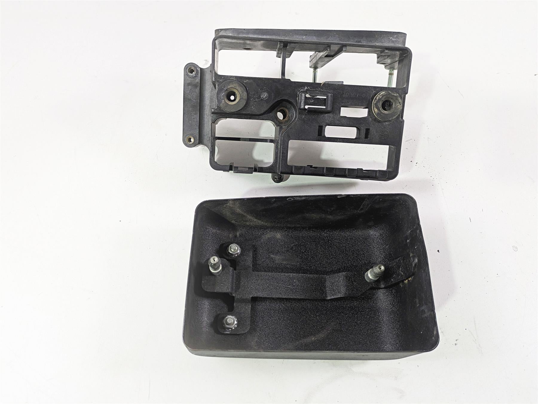 2010 Harley Dyna FXDB Street Bob Electrical Carrier & Wrinkled Cover 70367-04B {{ shop.shopifyCountryName }} - Mototech271
