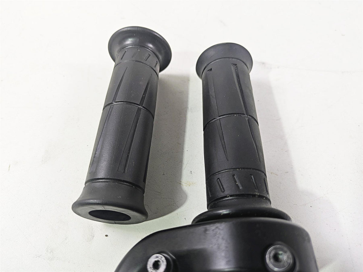 2024 Kawasaki ZX6R ZX636 Ninja Throttle Grip Handle Set 46019-0020 {{ shop.shopifyCountryName }} - Mototech271