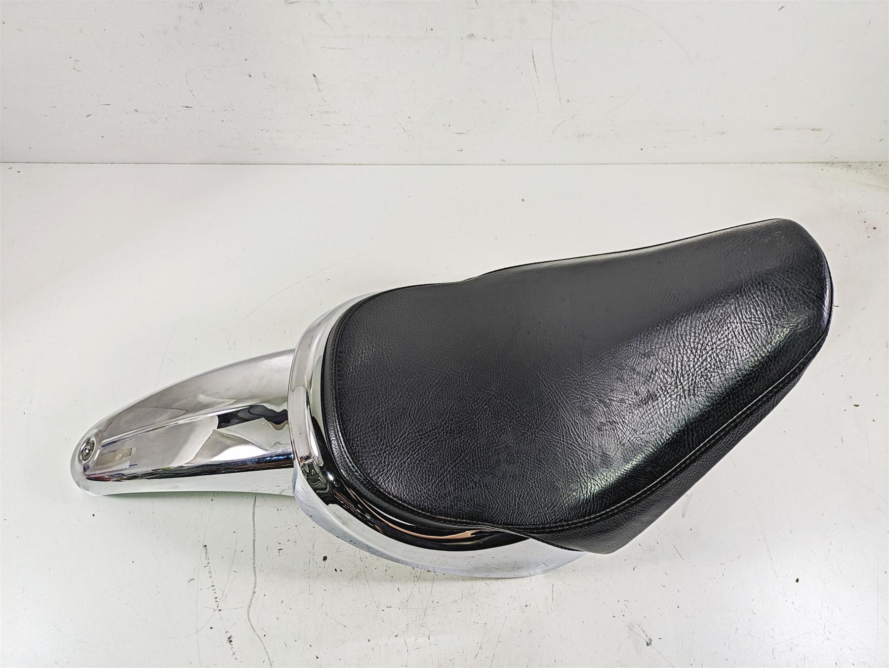 2005 Harley Softail FLSTFSE CVO Fat Boy Front Rider Driver Seat Saddle 52279-05 {{ shop.shopifyCountryName }} - Mototech271
