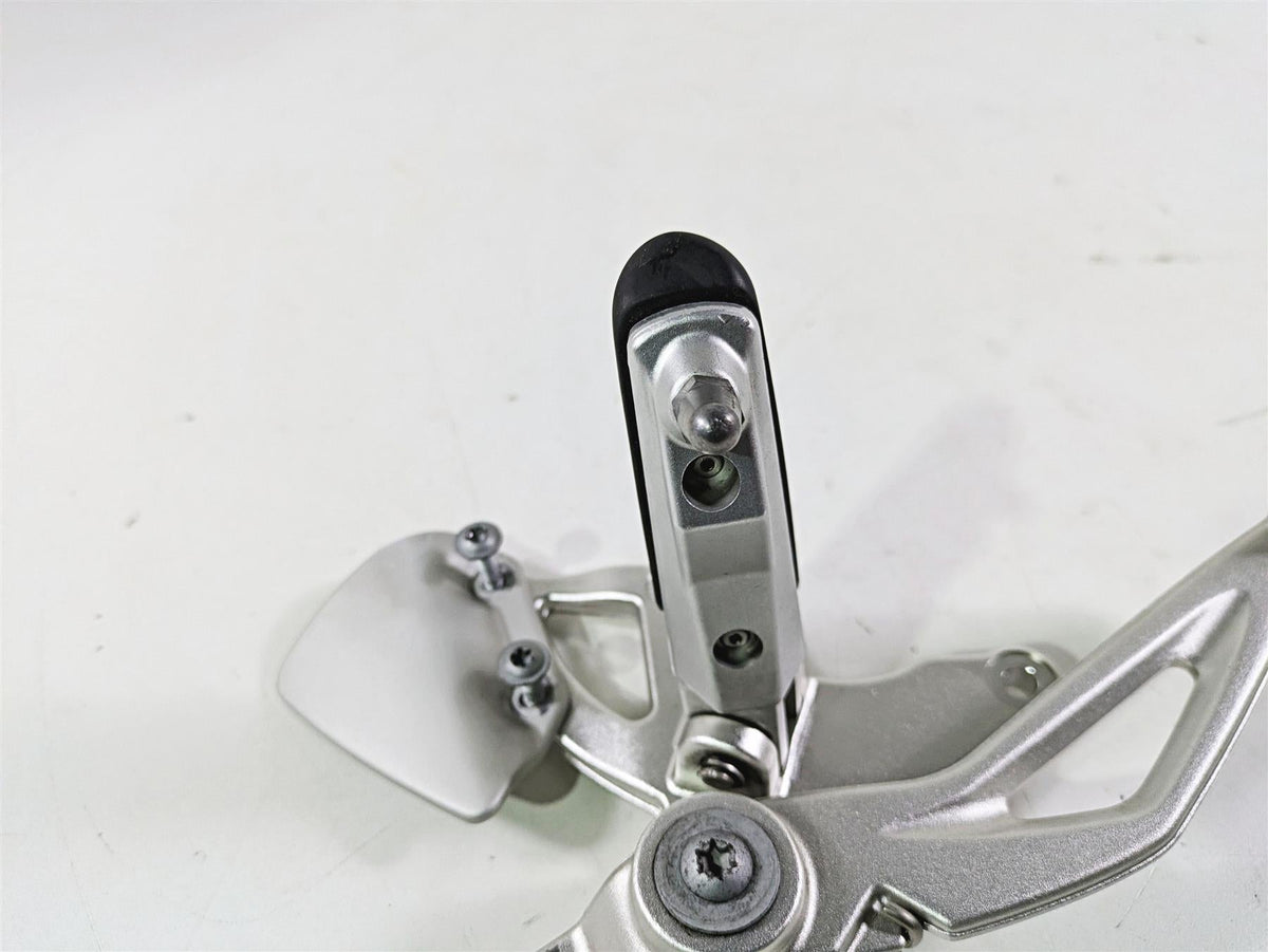 2012 BMW R1200R K27 Right Rider Footpeg & Brake Pedal 46717671078 35217728911 {{ shop.shopifyCountryName }} - Mototech271