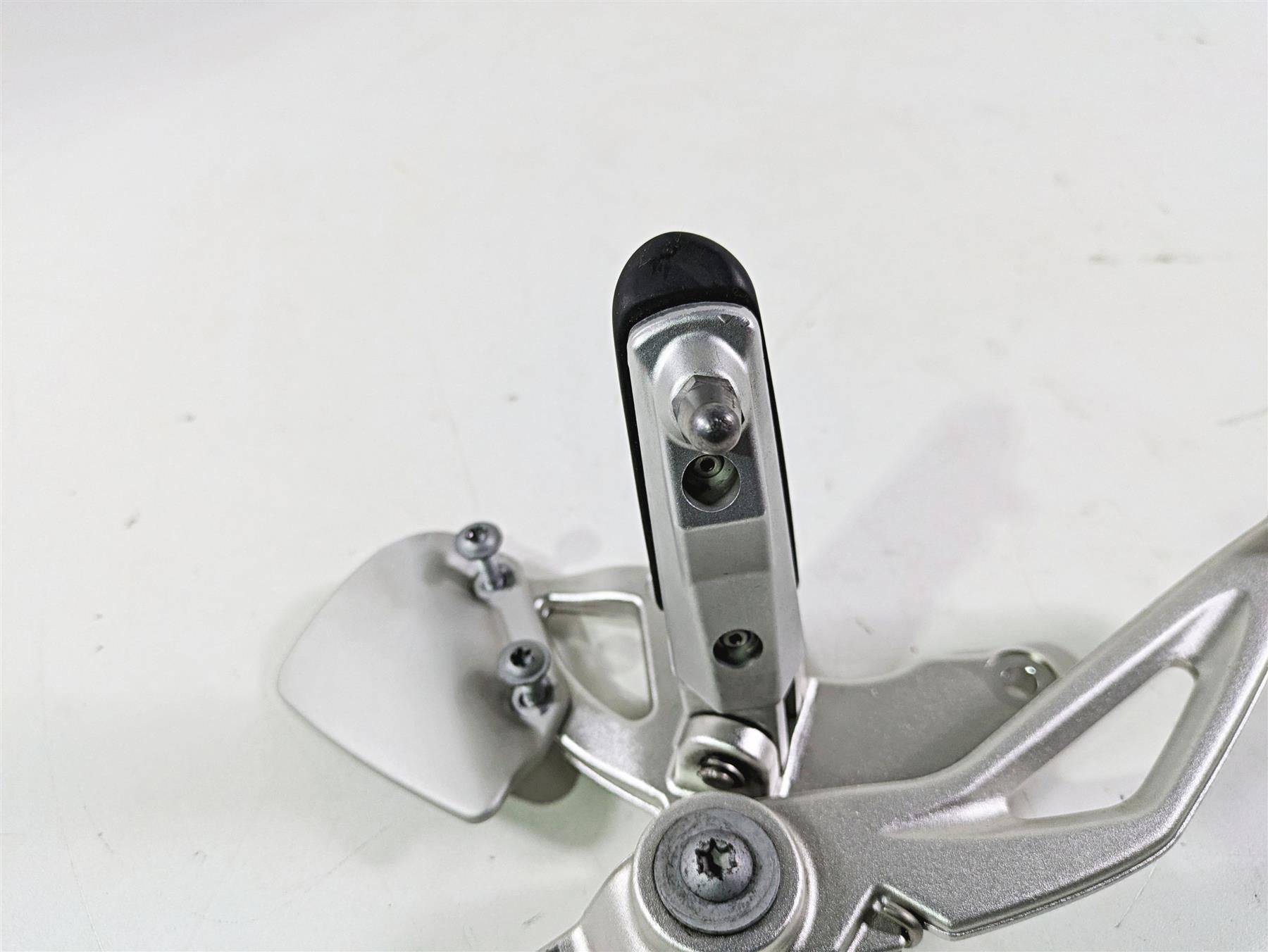 2012 BMW R1200R K27 Right Rider Footpeg & Brake Pedal 46717671078 35217728911 {{ shop.shopifyCountryName }} - Mototech271