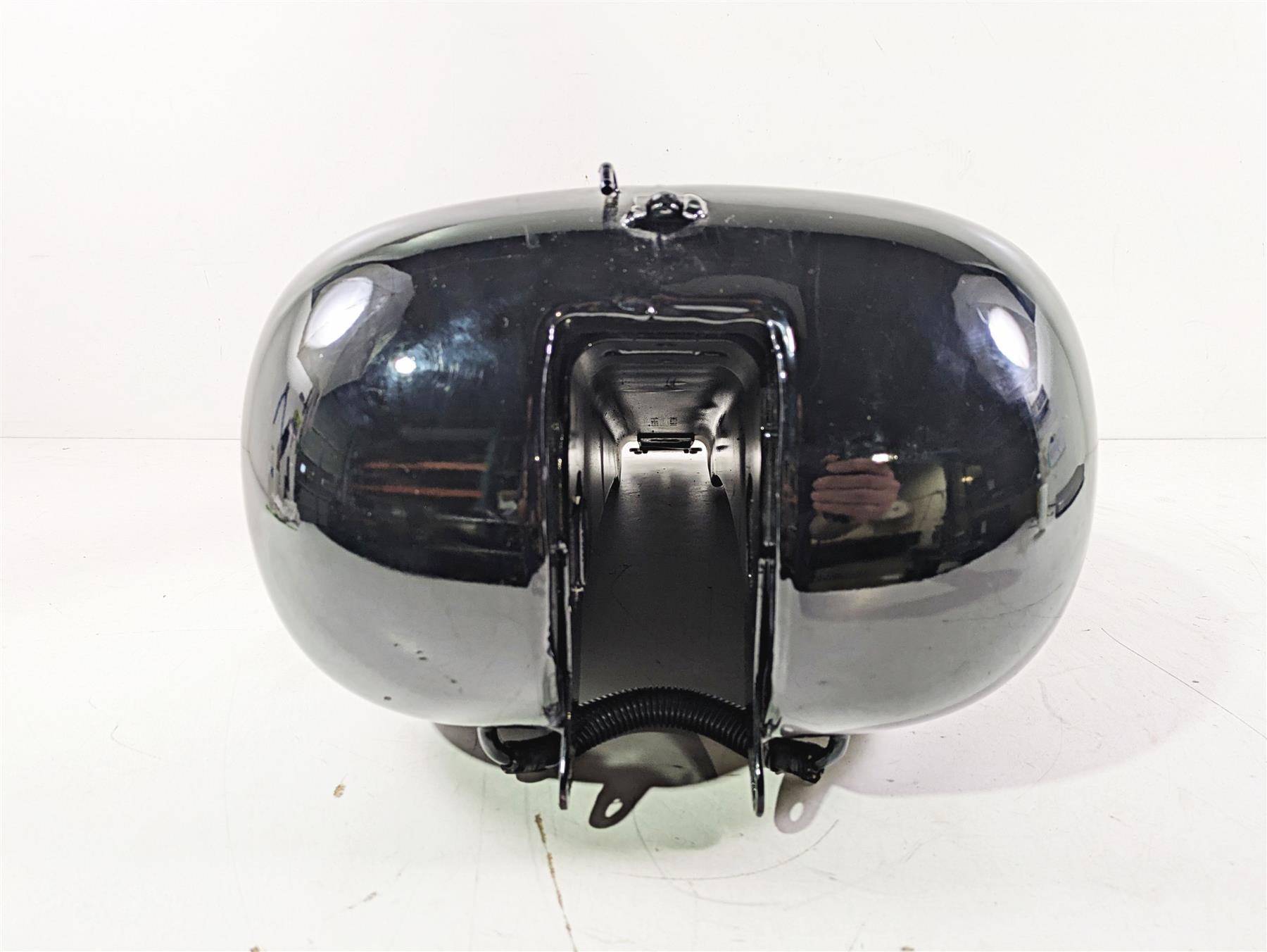 2009 Harley FXCWC Softail Rocker Fuel Gas Petrol Tank - Read 62105-08 {{ shop.shopifyCountryName }} - Mototech271