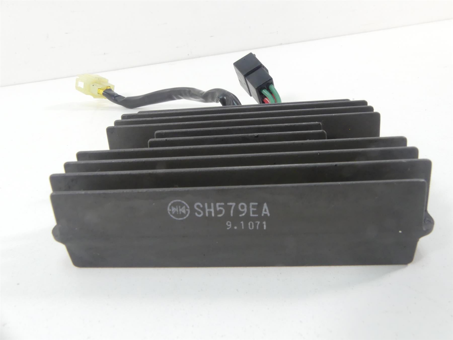 2010 Ducati Streetfighter 1098 S Rectifier Voltage Regulator 54040191A SH579EA {{ shop.shopifyCountryName }} - Mototech271