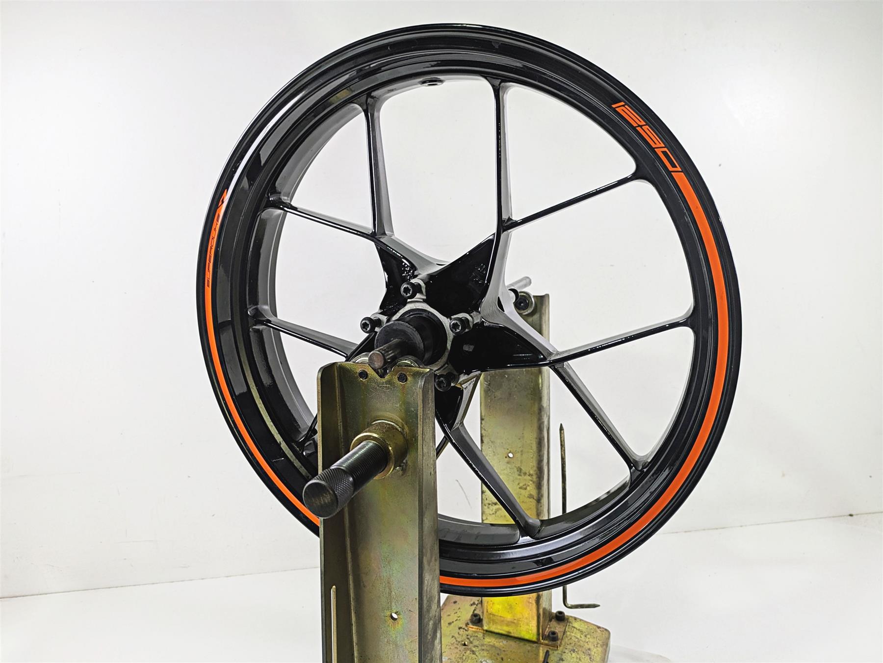 2018 KTM 1290 Super Duke R 17x3.5 Front Wheel Rim - Dent 6130900114430 {{ shop.shopifyCountryName }} - Mototech271