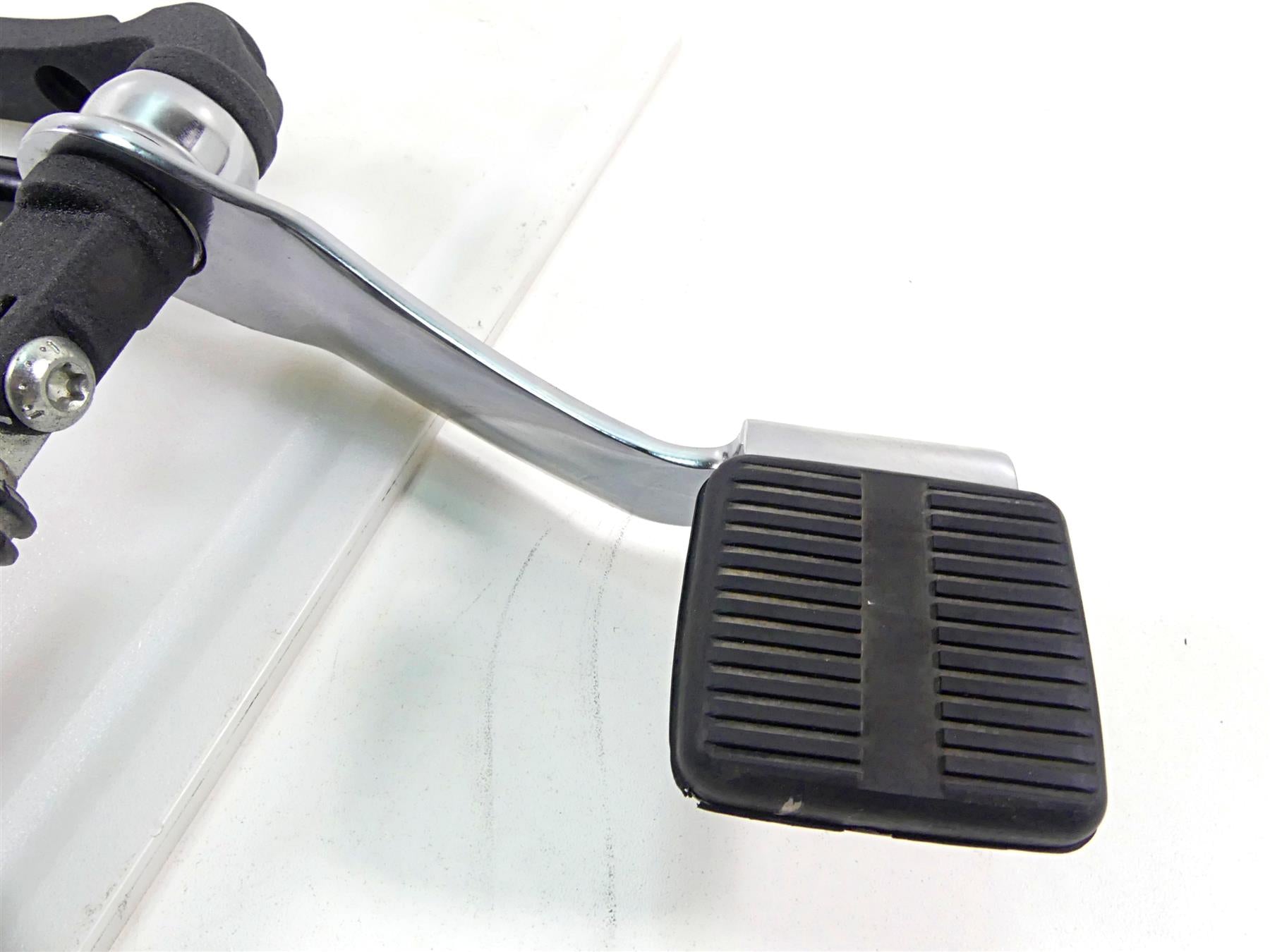 2010 Harley FXDF Dyna Fat Bob Front Right Oem Forward Footpeg Br Pedal 42481-03 {{ shop.shopifyCountryName }} - Mototech271