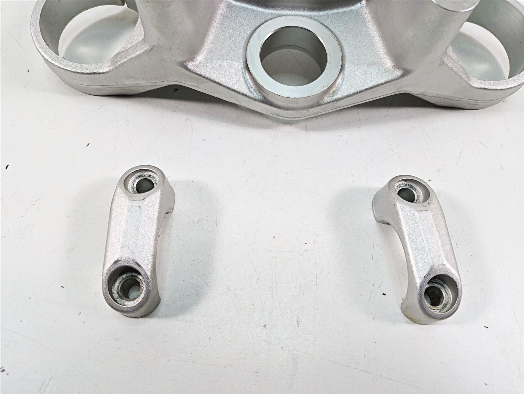 2016 BMW R1200R K53 Upper Triple Tree Steering Clamp 55mm 31428525324 {{ shop.shopifyCountryName }} - Mototech271