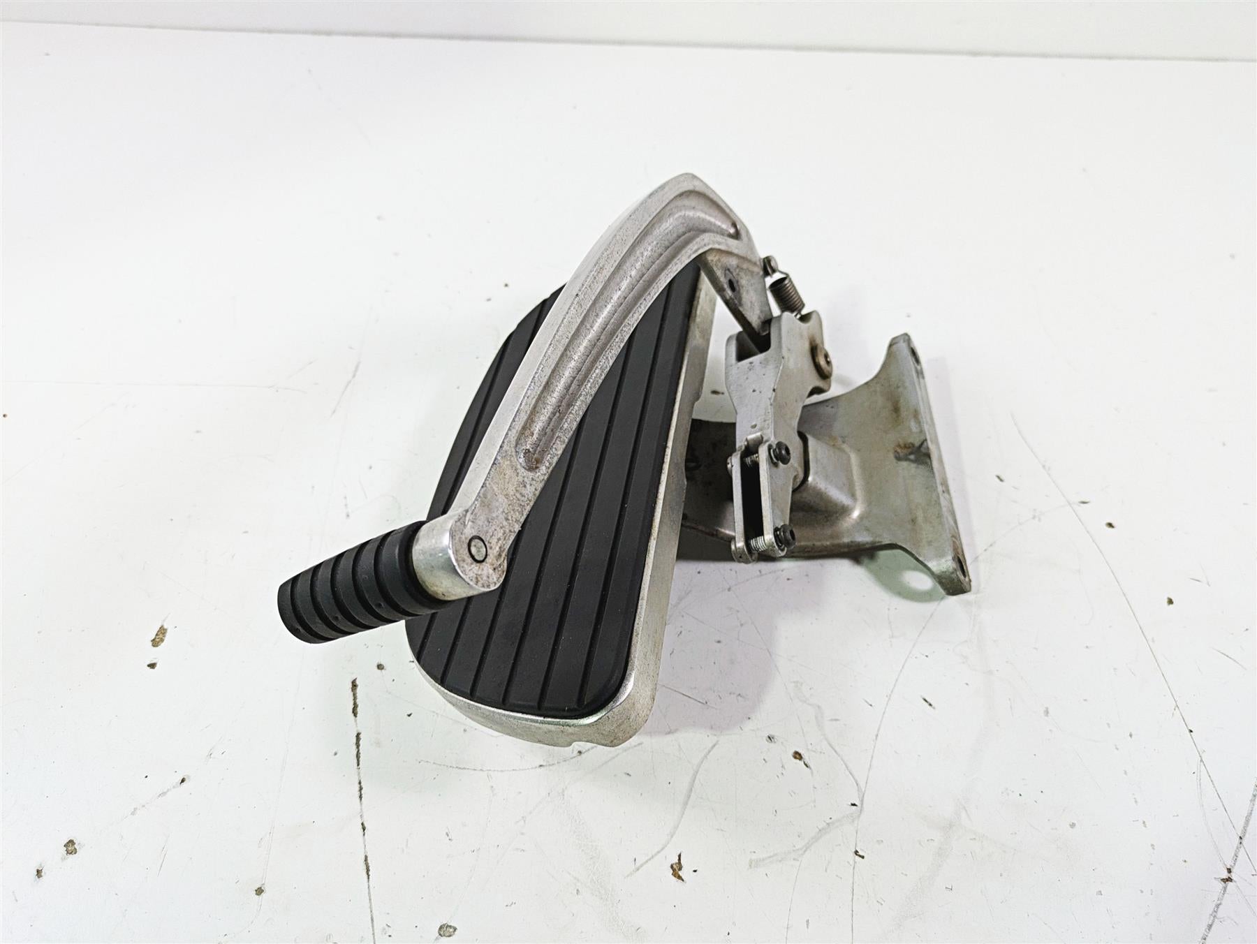 2004 Victory Kingpin Right Side Floor Board + Brake Pedal Set 1014775 5134178 {{ shop.shopifyCountryName }} - Mototech271