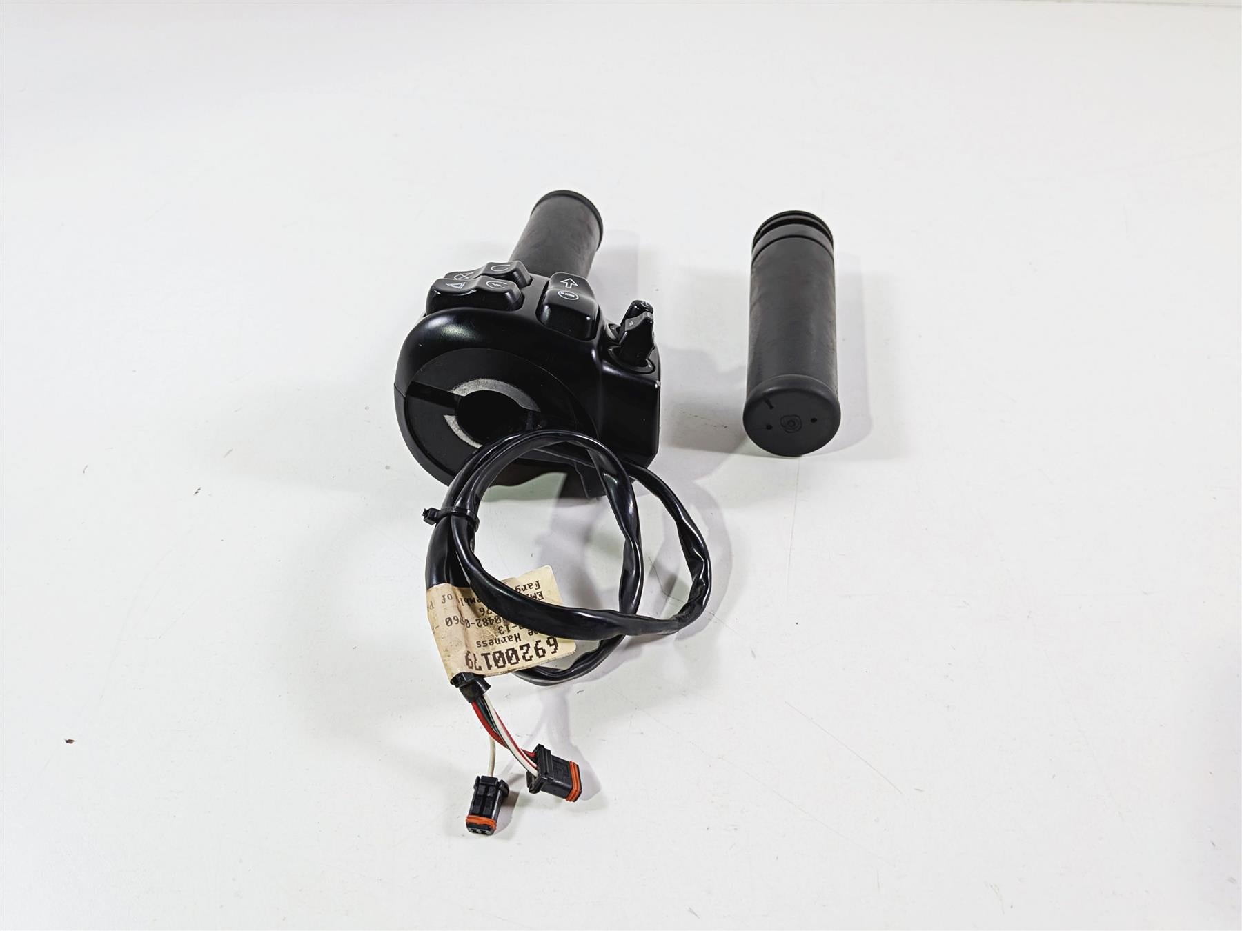 2014 Harley Touring FLHTK Electra Glide Right Hand Control Switch 71500130C-Mototech271