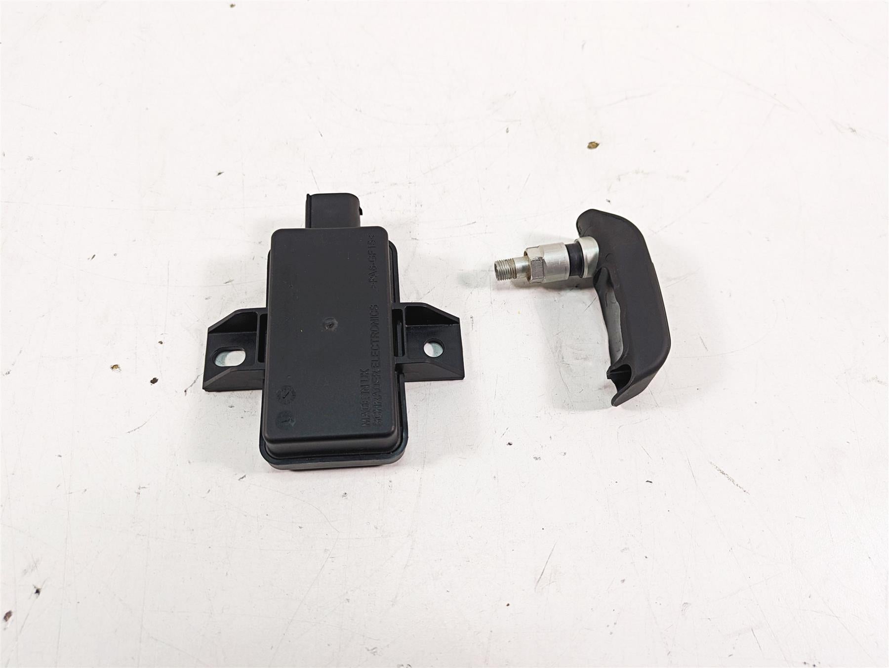 2020 KTM 1290 Super Adventure R Tire Pressure Module & Rear Sensor 60312032000 {{ shop.shopifyCountryName }} - Mototech271