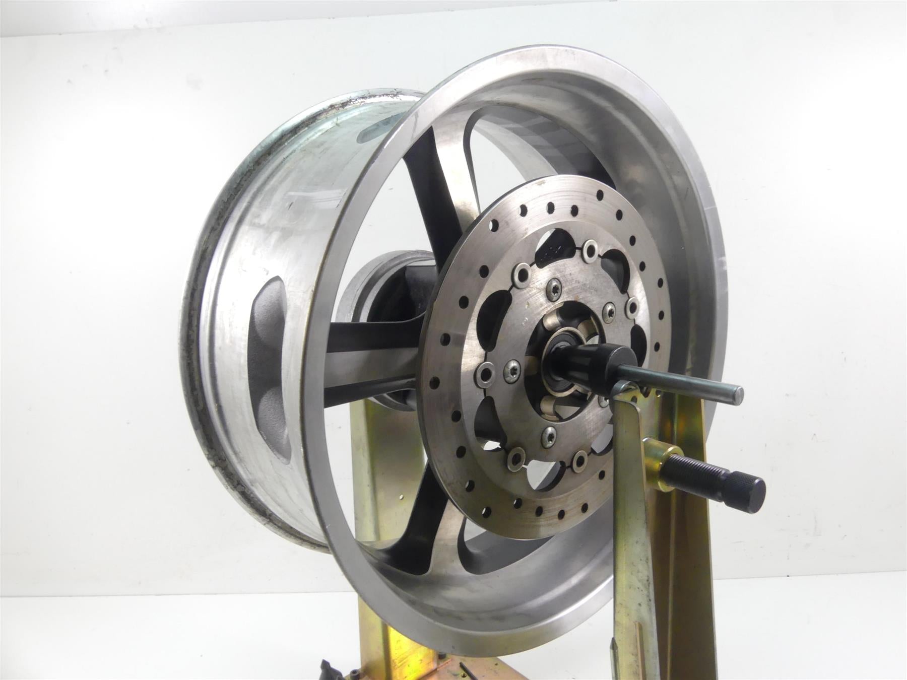 2012 Harley VRSCF Muscle Rod Straight 18x8 Rear Wheel Rim 40900169 {{ shop.shopifyCountryName }} - Mototech271