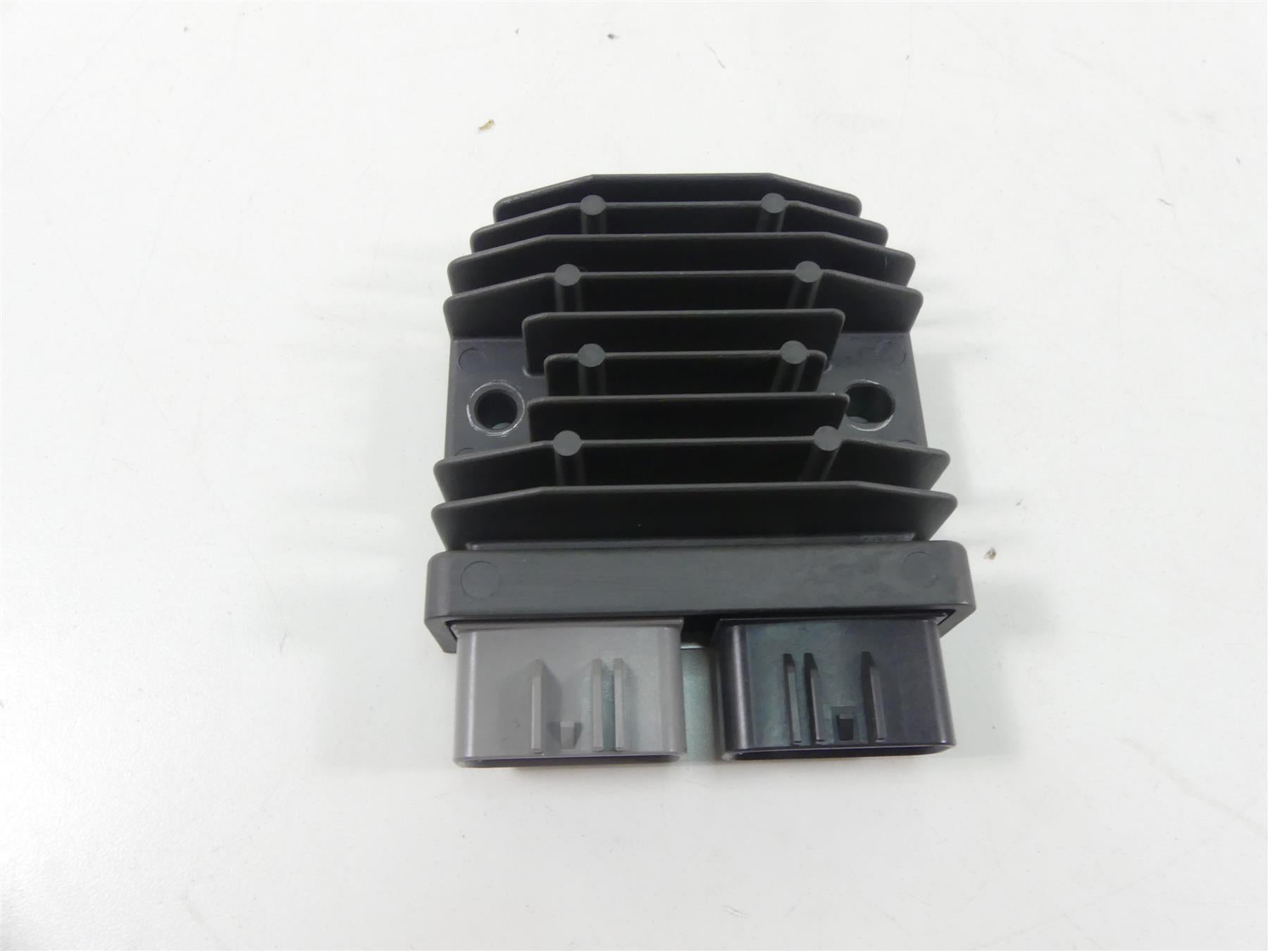 2020 Triumph Speed Triple RS 1050 Rectifier Voltage Regulator T1300675 FH020AA {{ shop.shopifyCountryName }} - Mototech271