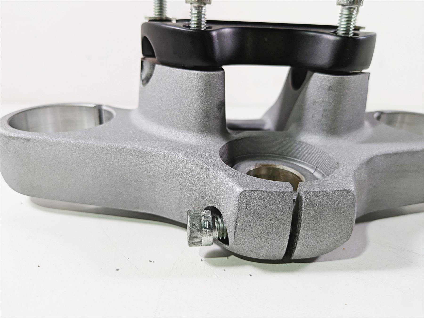 2009 Harley XR1200 Sportster Upper Triple Tree Steering Clamp 55mm 46028-08 {{ shop.shopifyCountryName }} - Mototech271