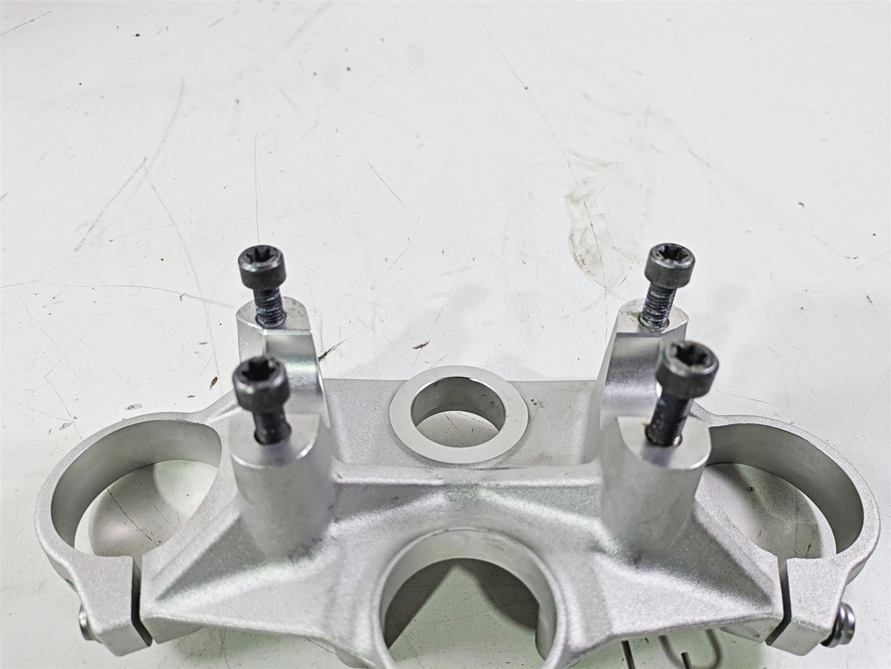 2016 BMW R1200RS K54 Upper Triple Tree Steering Clamp 31428525324 {{ shop.shopifyCountryName }} - Mototech271