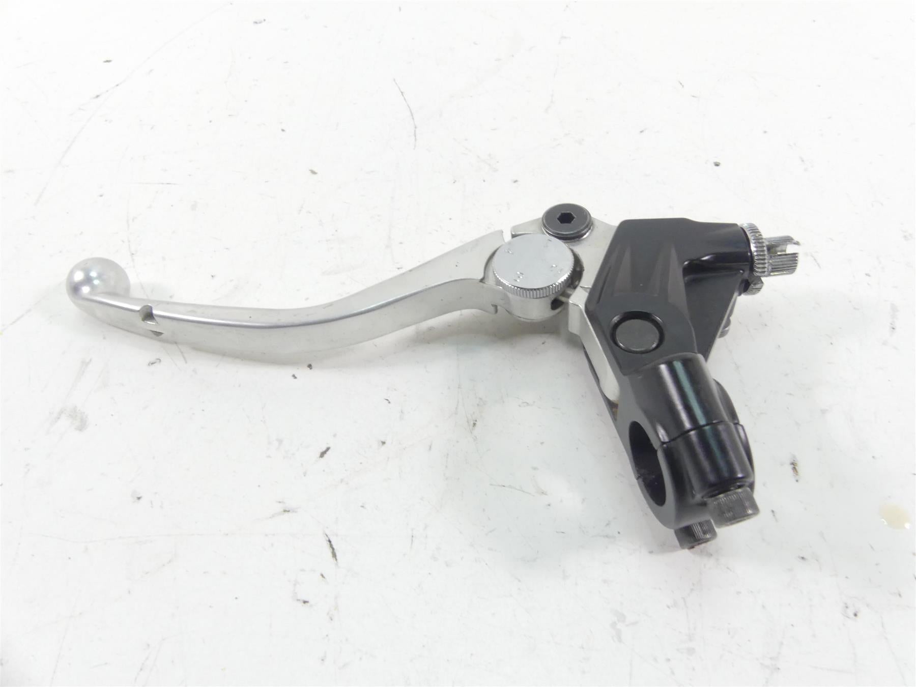 2017 Triumph Thruxton 1200 R Clutch Perch & Lever Set T2043111 | Mototech271