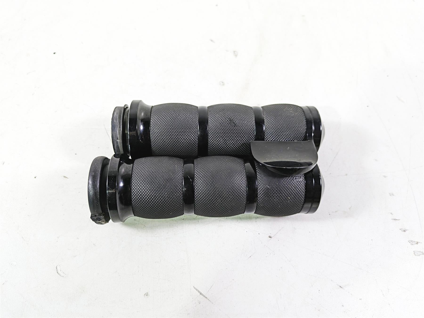 2017 Harley Touring FLTRXS Road Glide Avon Air Cushion Hand Grips AIR-90-AN-B-FL {{ shop.shopifyCountryName }} - Mototech271