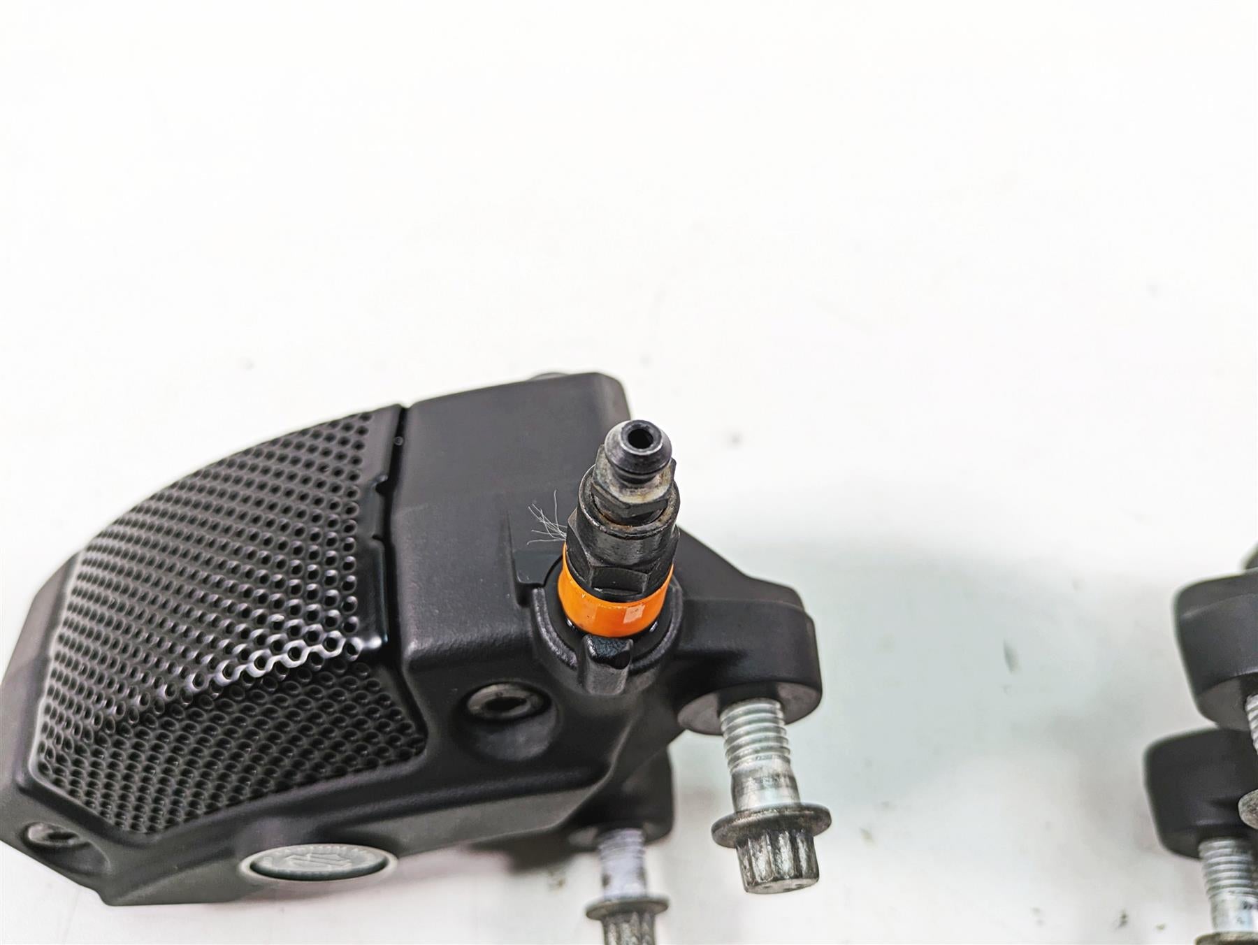 2018 Harley Touring FLHXSE CVO Street Glide Front Brake Caliper Set 41300209 {{ shop.shopifyCountryName }} - Mototech271