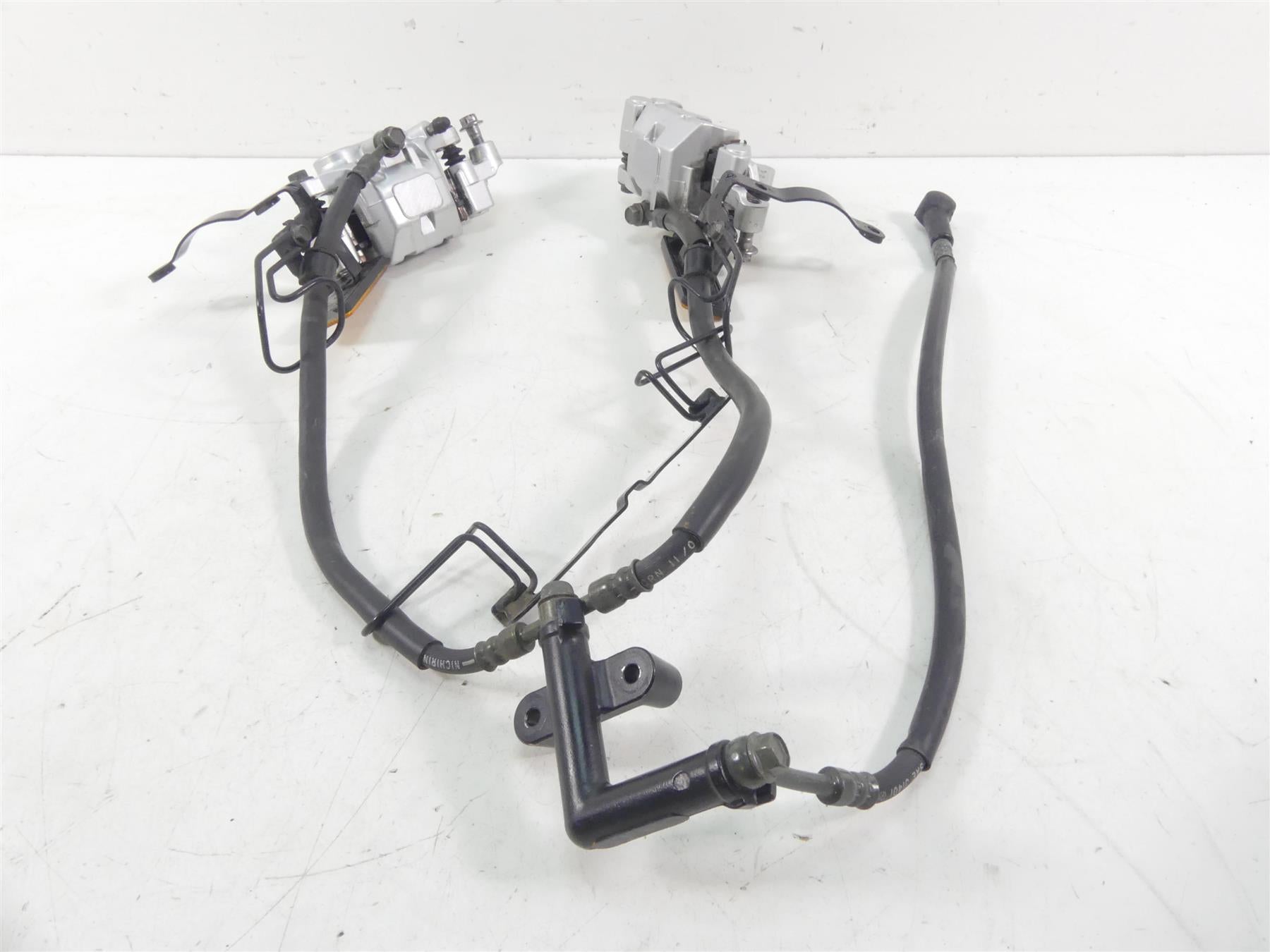 2002 Yamaha XVS1100 V-Star Nissin Front Brake Caliper + Line Set 5KS-2580T-00-00 {{ shop.shopifyCountryName }} - Mototech271