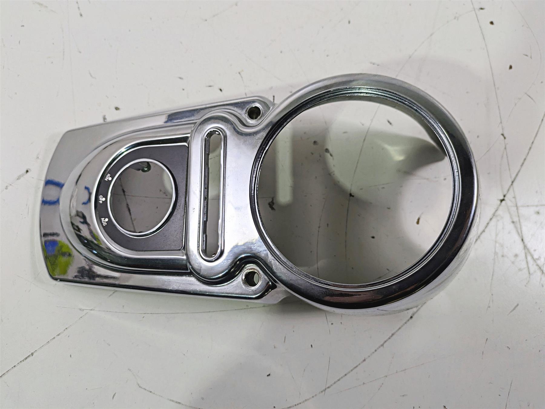 2007 Harley FXDWG Dyna Wide Glide Fuel Tank Dash Cover Console 71211-04A {{ shop.shopifyCountryName }} - Mototech271