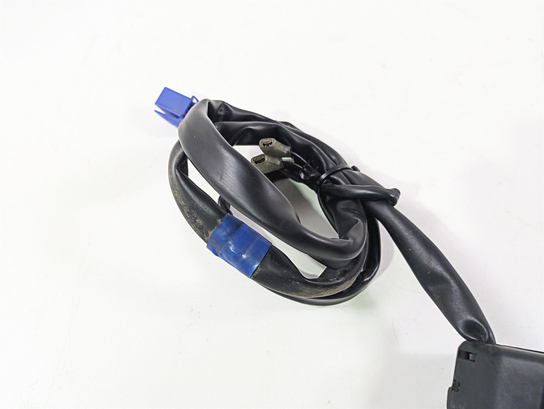 2009 Yamaha FZ1 FZS10 Fazer Right Hand Start Stop Control Switch 2D1-83975-00-00 {{ shop.shopifyCountryName }} - Mototech271