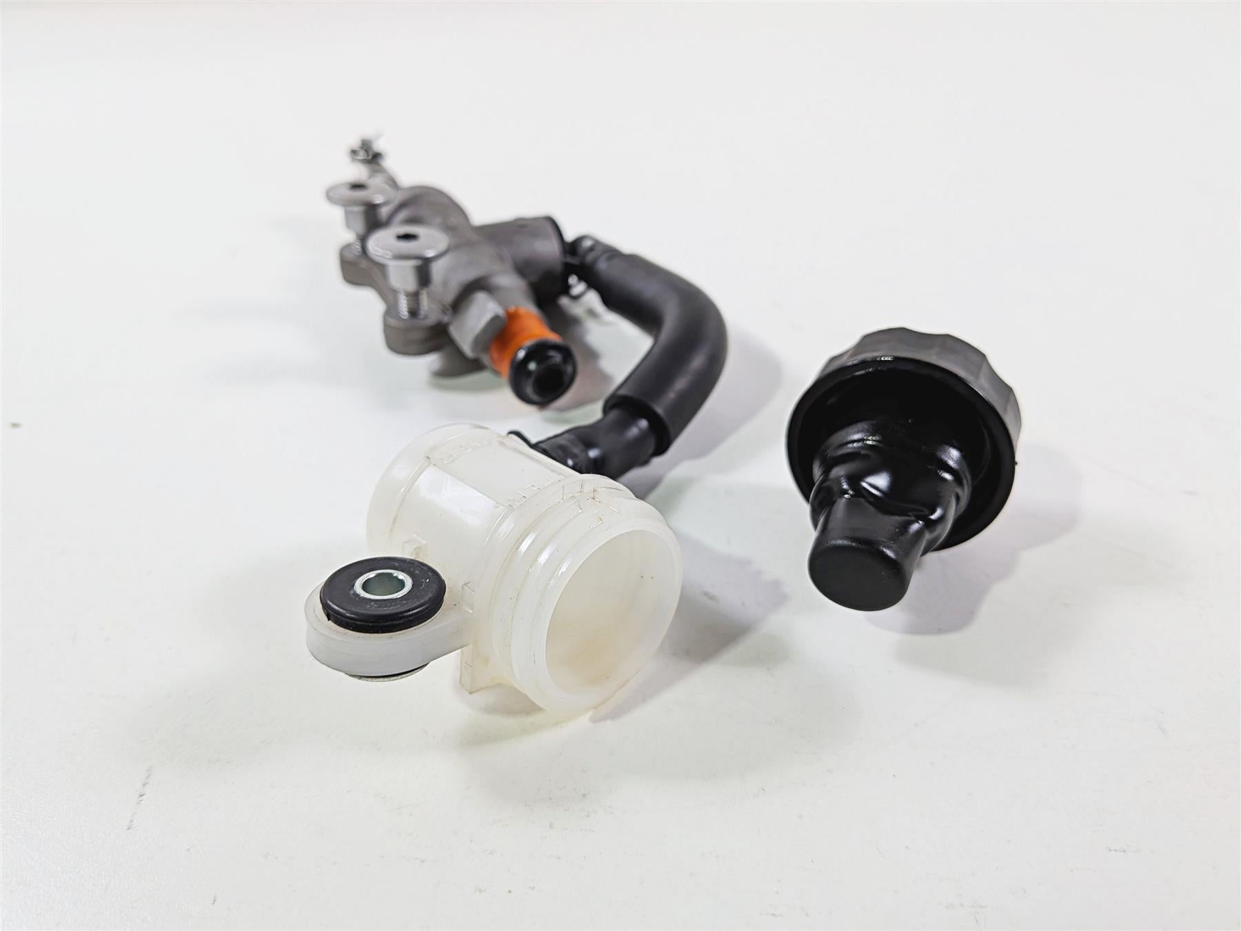 2024 Yamaha YZF R1 RN65 Rear Nissin Brake Master Cylinder 1/2" 2CR-2583V-00-00 {{ shop.shopifyCountryName }} - Mototech271