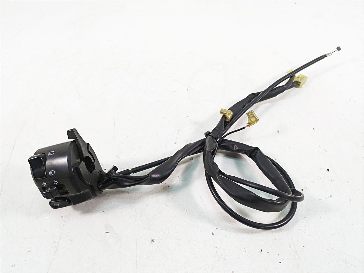 2002 Yamaha FZ1 FZS1000 Fazer Left Hand Blinker Control Switch 5LV-83973-00-00 {{ shop.shopifyCountryName }} - Mototech271
