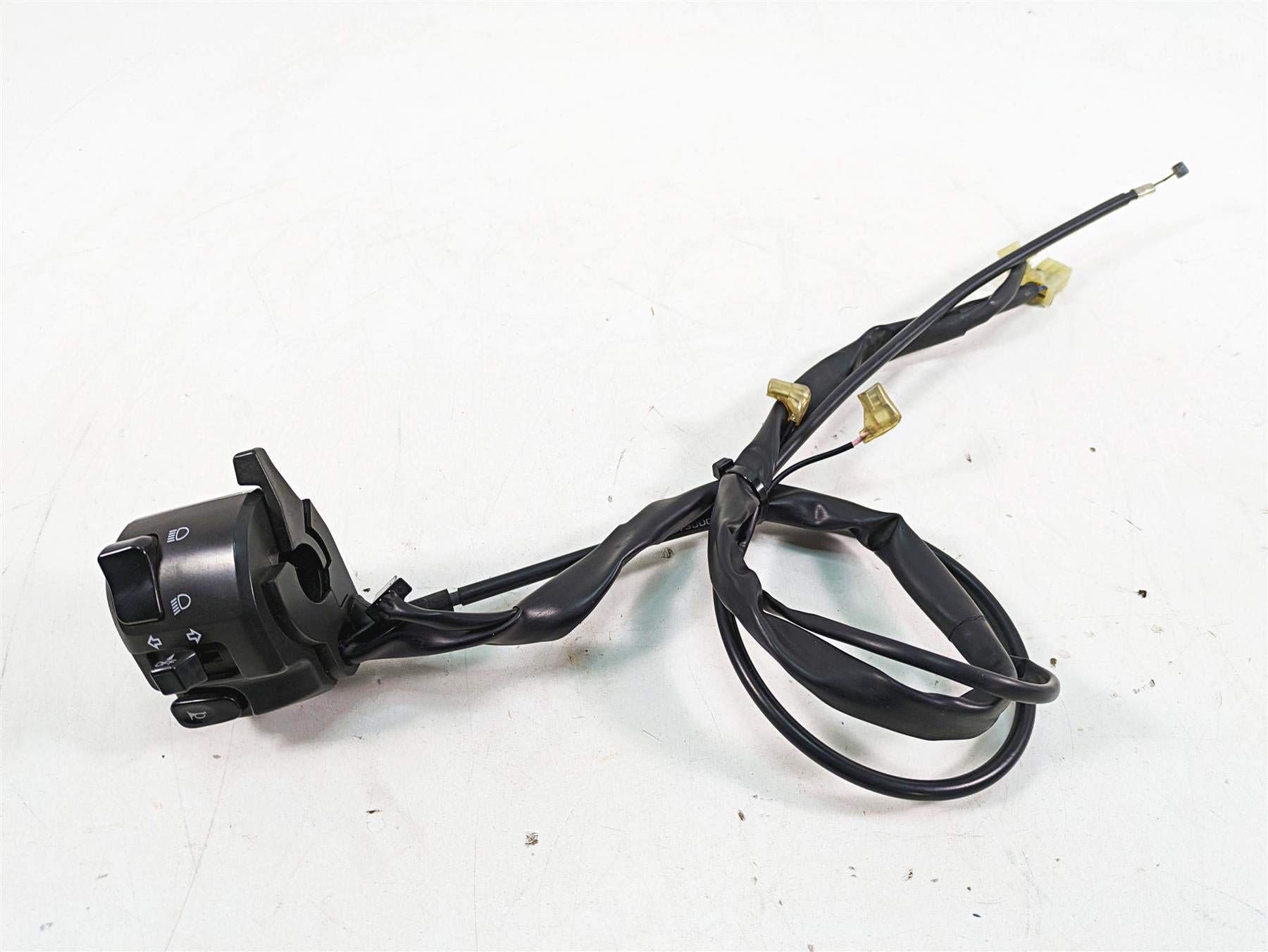 2002 Yamaha FZ1 FZS1000 Fazer Left Hand Blinker Control Switch 5LV-83973-00-00 {{ shop.shopifyCountryName }} - Mototech271