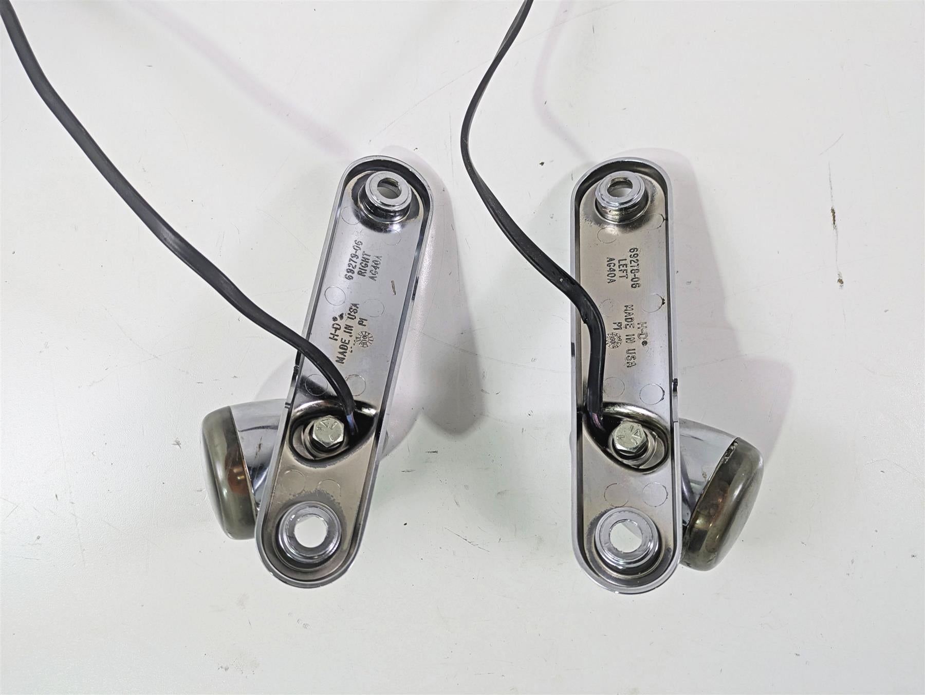 2010 Harley Touring FLHXSE CVO Street Glide Front Blinker & Mount Set 69278-06 {{ shop.shopifyCountryName }} - Mototech271
