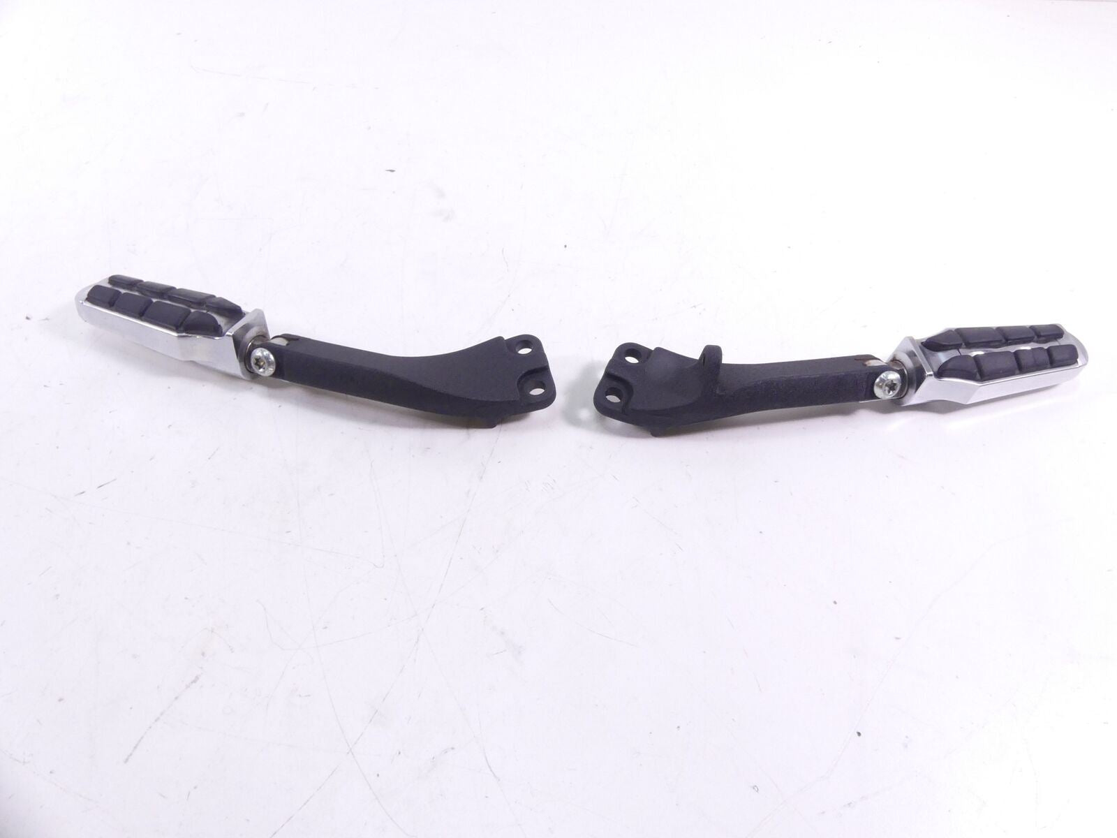 2009 Harley FXDF Dyna Fat Bob Rear Passenger Footpeg Set 49224-06A 49230-06 {{ shop.shopifyCountryName }} - Mototech271