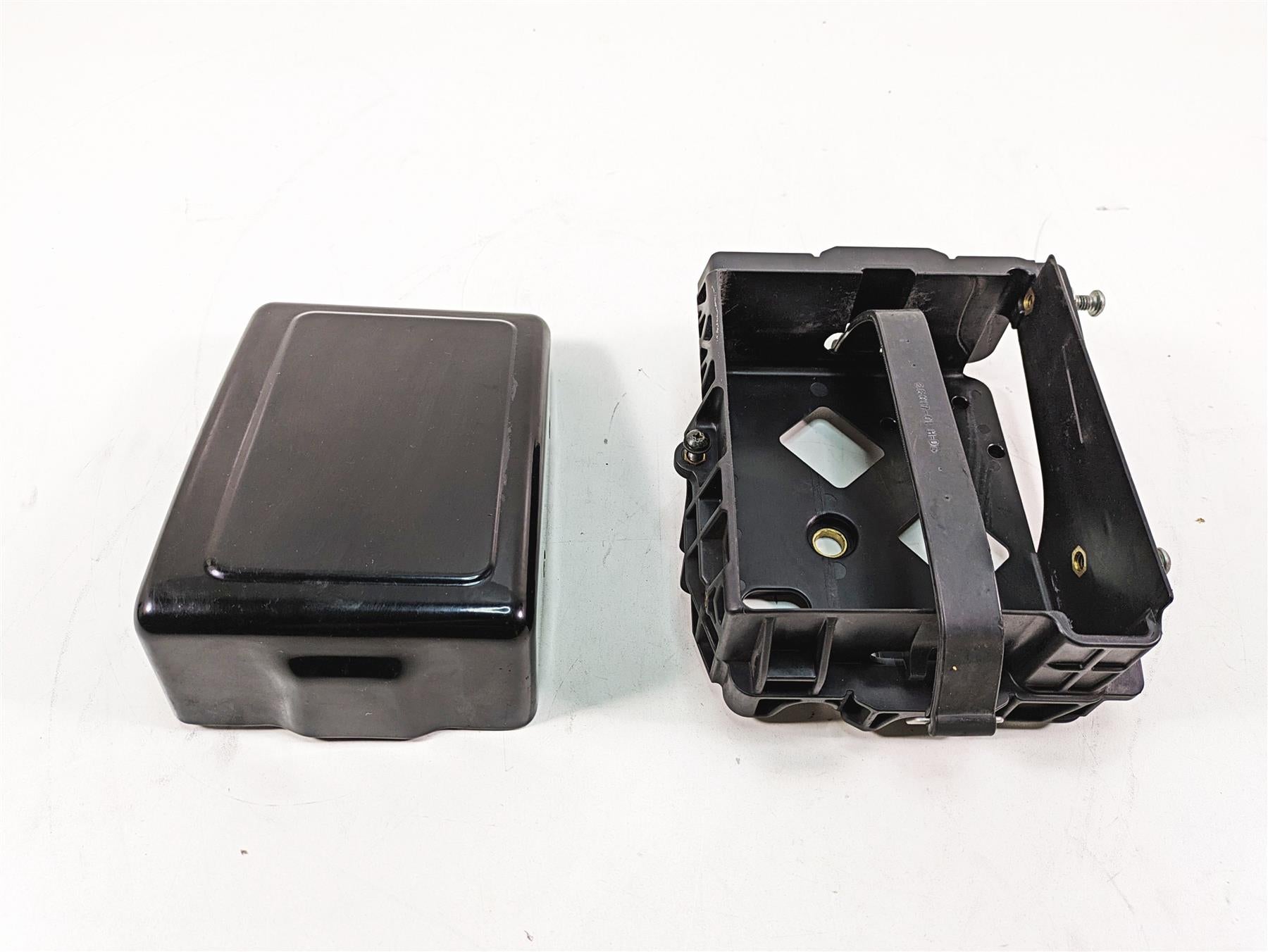 2012 Harley FLD Dyna Switchback Battery Tray Carrier Stay & Cover 70379-06B {{ shop.shopifyCountryName }} - Mototech271