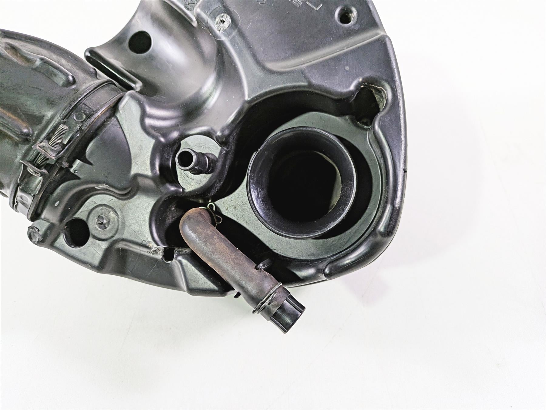 2016 Suzuki M109R VZR1800 Boulevard Left Air Cleaner Filter - Read 13702-48G40 {{ shop.shopifyCountryName }} - Mototech271