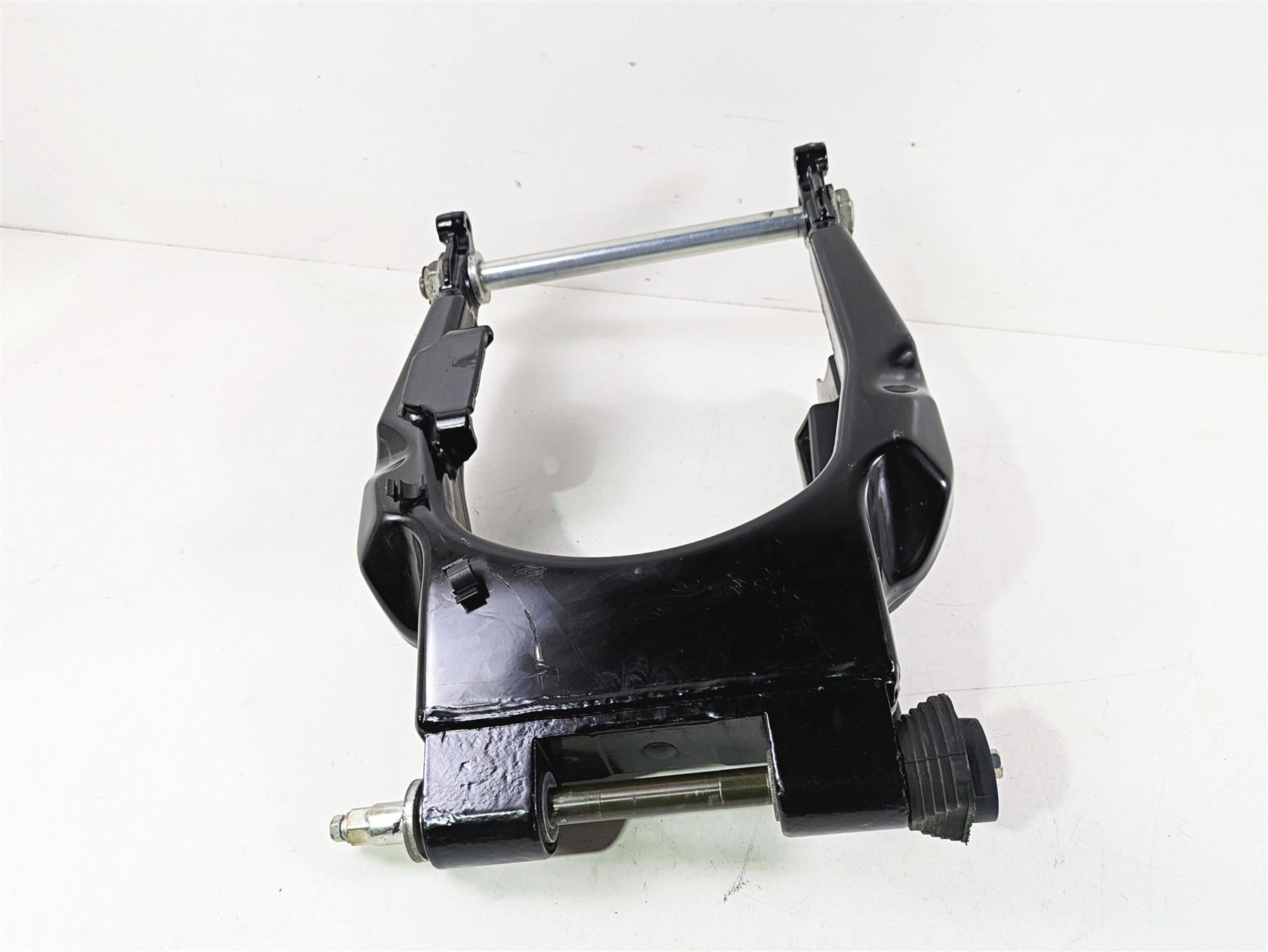 2015 Harley Touring FLHTKL Electra Glide Rear Swingarm + Axle Set 47549-09A {{ shop.shopifyCountryName }} - Mototech271