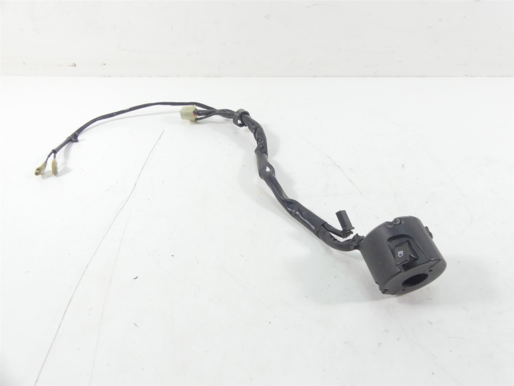 2015 Yamaha MT09 FZ09 Left Hand Blinker Control Switch -Read 1RC-83972-01-00 {{ shop.shopifyCountryName }} - Mototech271