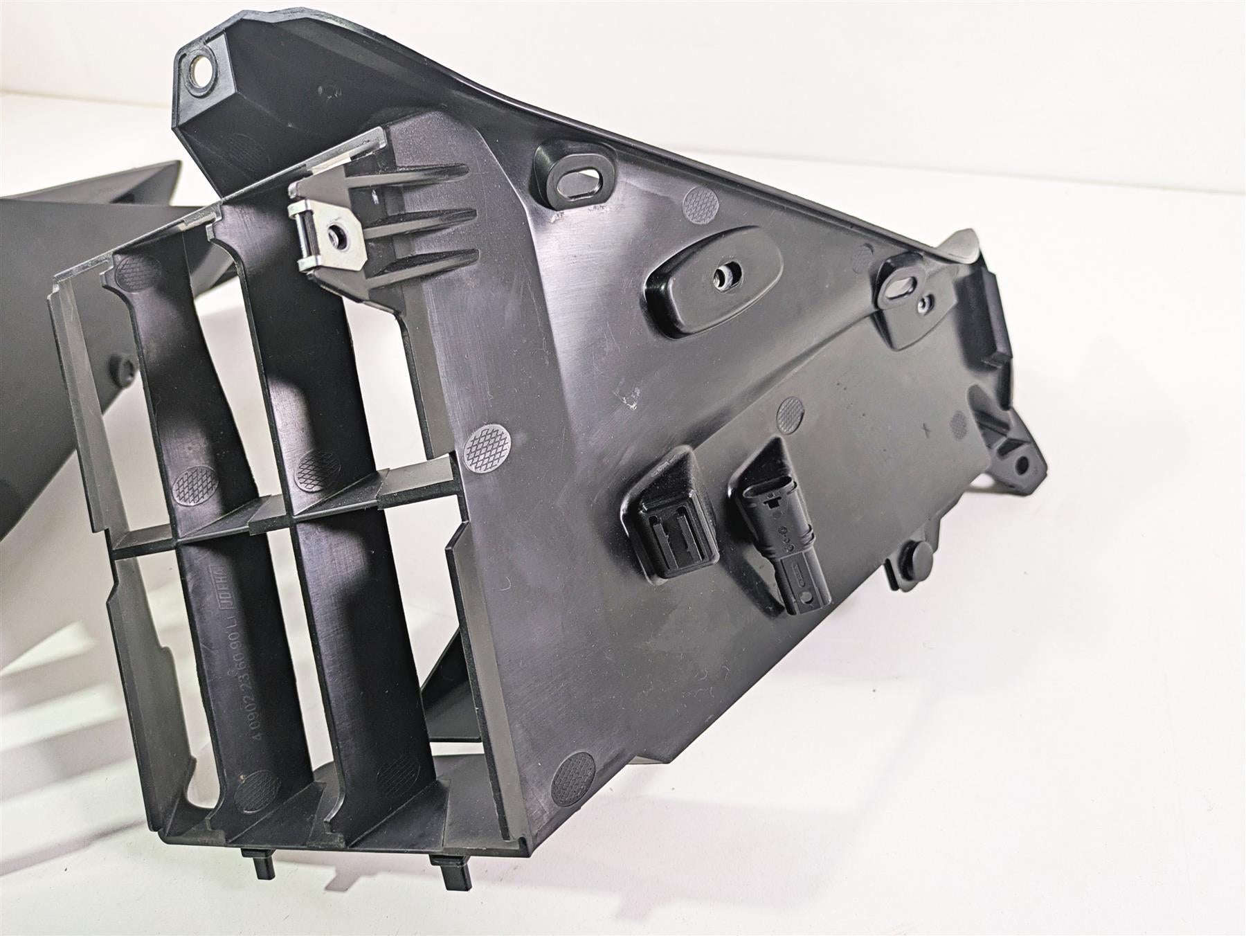 2016 BMW R1200RT K52 Radiator Fairing Cover Scoop Set 46637728668 {{ shop.shopifyCountryName }} - Mototech271