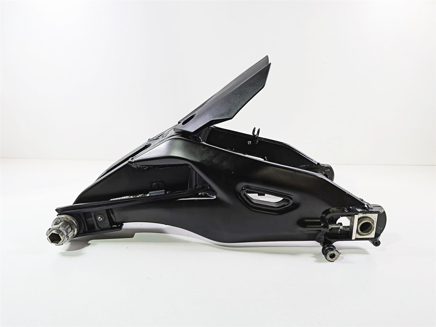 2024 Yamaha YZF R1 RN65 Rear Swing Arm Swingarm Suspension B3L-22110-00-00 {{ shop.shopifyCountryName }} - Mototech271