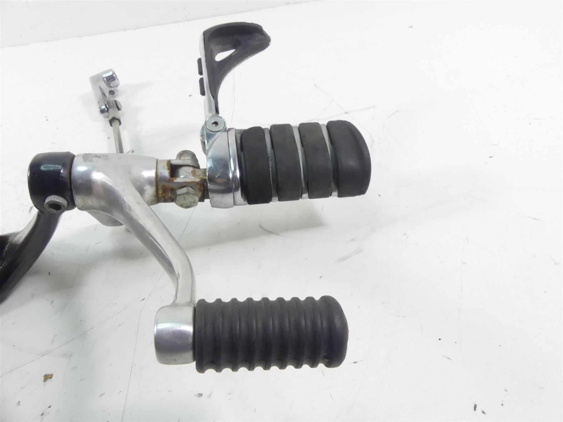 2014 Harley Sportster XL1200 C Front Forward Footpeg Shifter Pedal Set 42651-04 {{ shop.shopifyCountryName }} - Mototech271