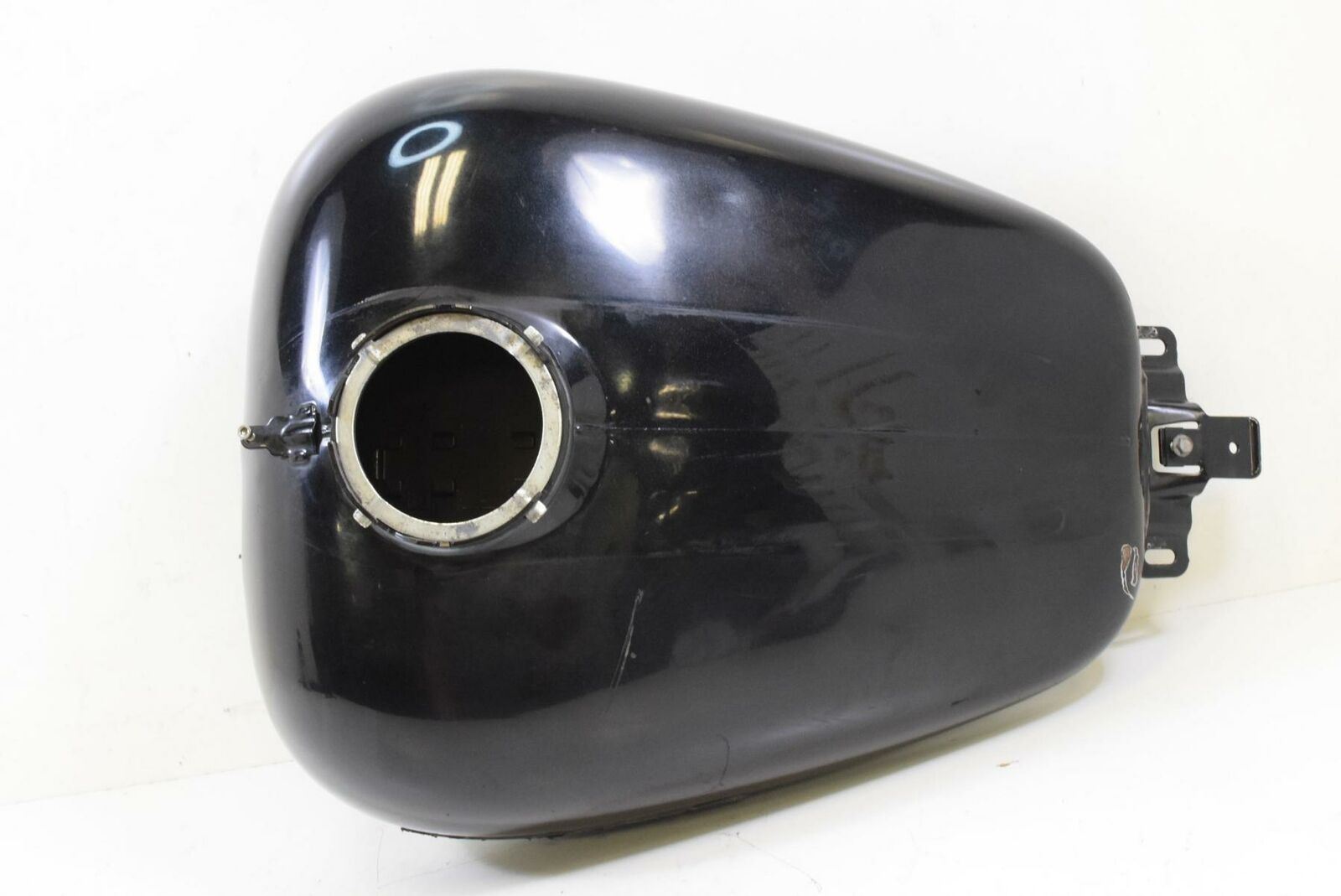 2012 Harley Touring FLHTK Electra Glide Fuel Petrol Gas Tank -dented 61356-08 {{ shop.shopifyCountryName }} - Mototech271