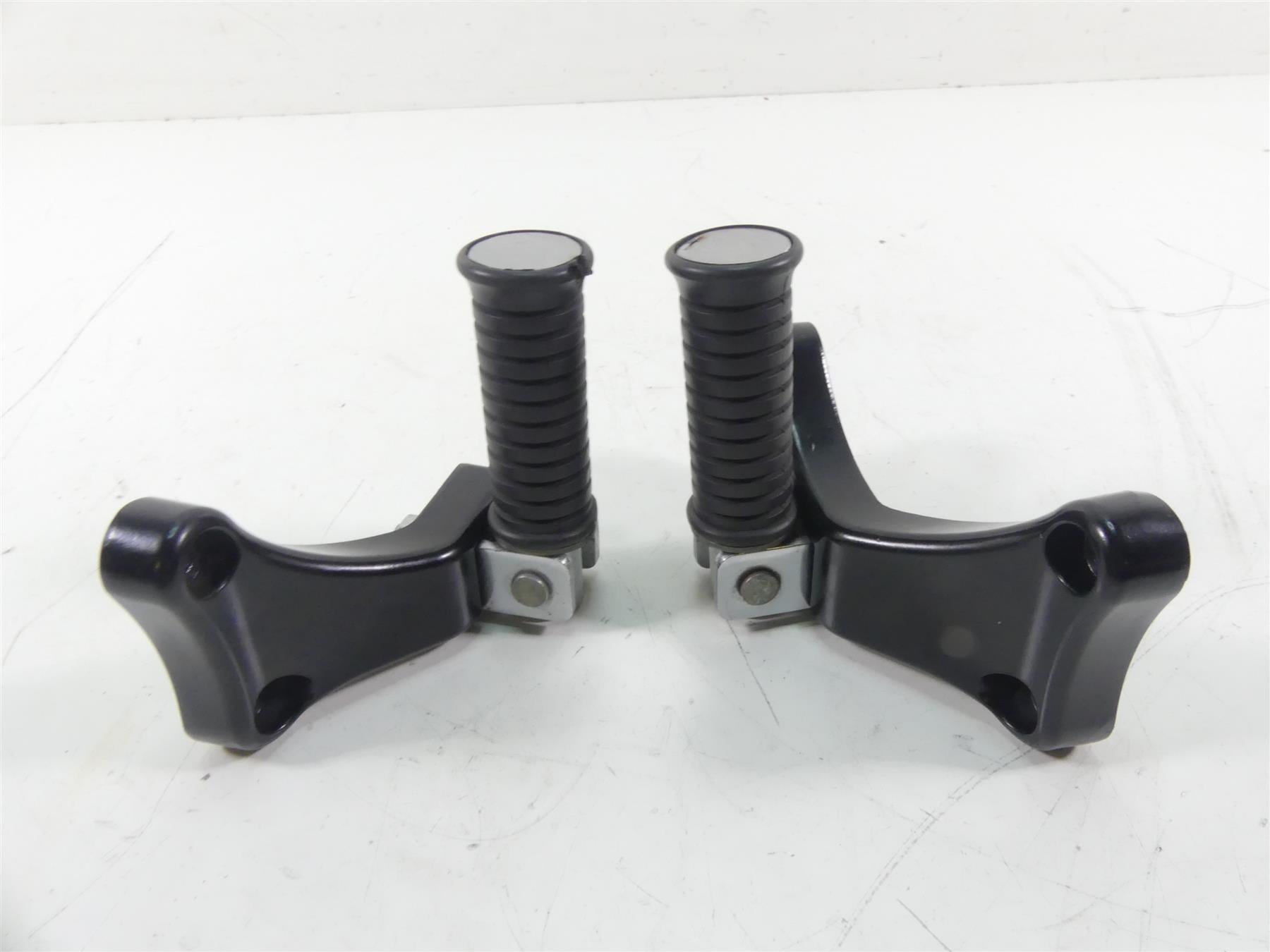 2004 Kawasaki VN1600 Meanstreak Rear Passenger Foot Peg Footpeg Set 35011-1922 {{ shop.shopifyCountryName }} - Mototech271