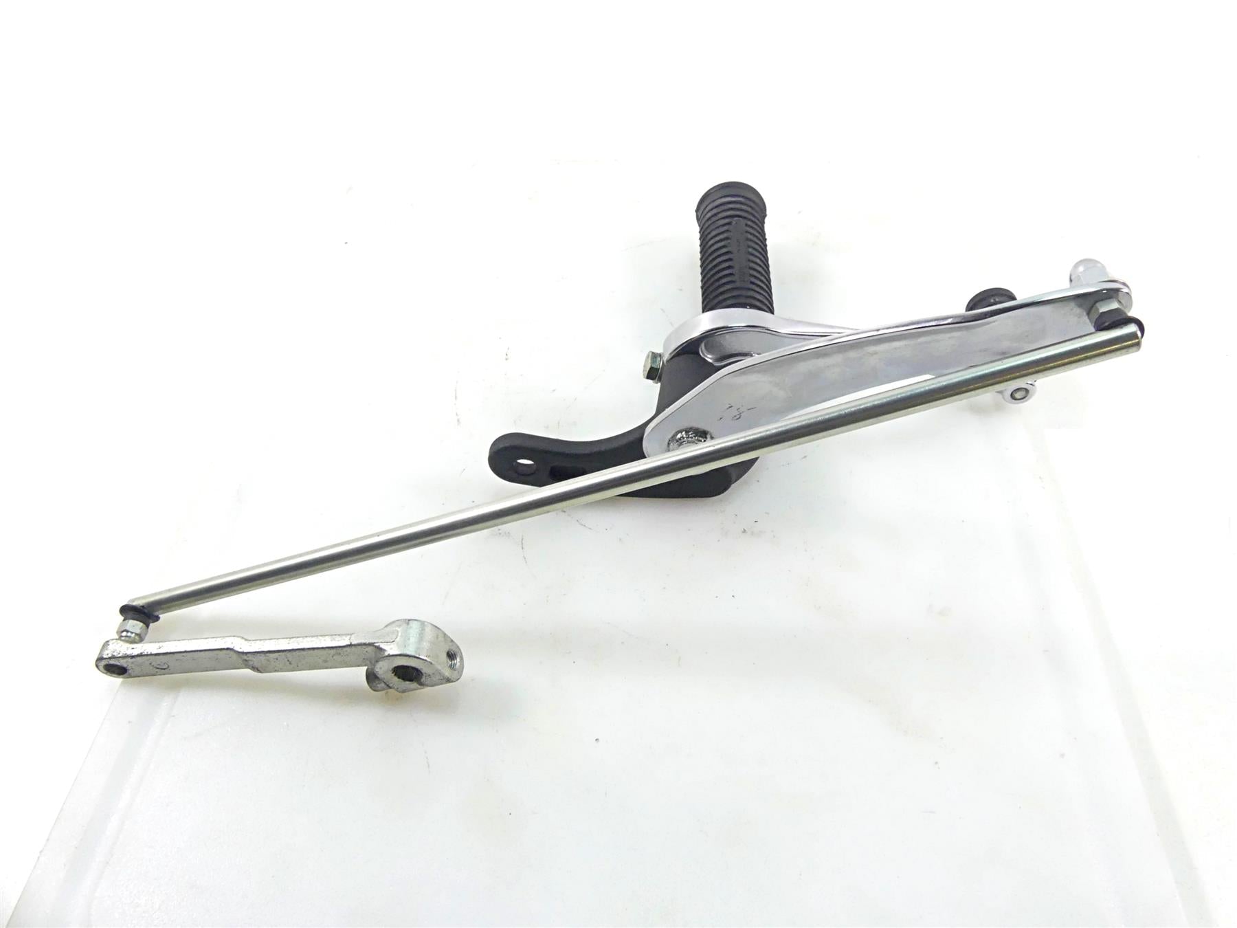 2010 Harley FXDF Dyna Fat Bob Front Left Oem Forward Footpeg & Shifter 33693-03 {{ shop.shopifyCountryName }} - Mototech271