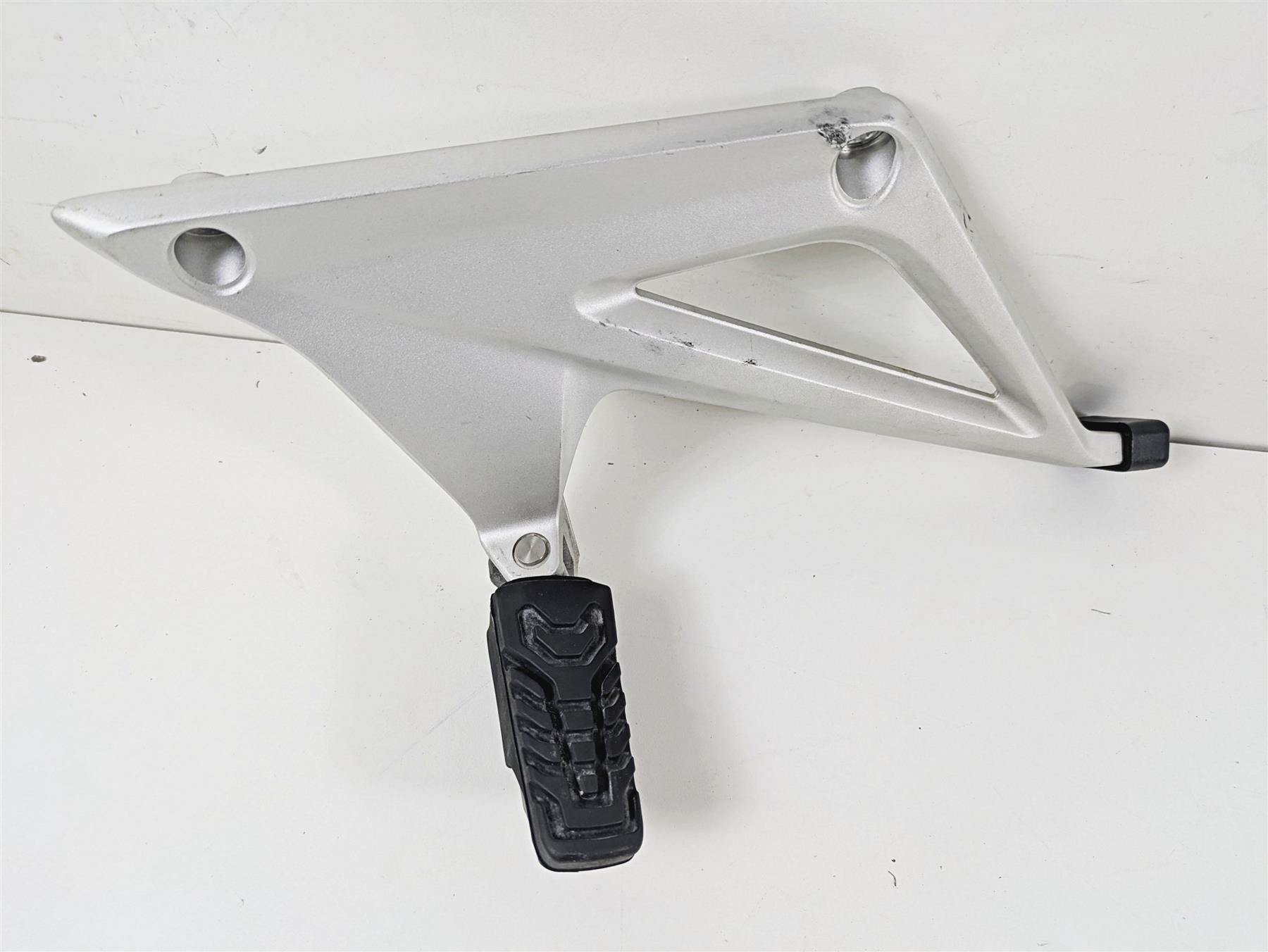 2016 BMW R1200RT K52 Rear Passenger Foot Peg Set 46718534789 46718534790 {{ shop.shopifyCountryName }} - Mototech271