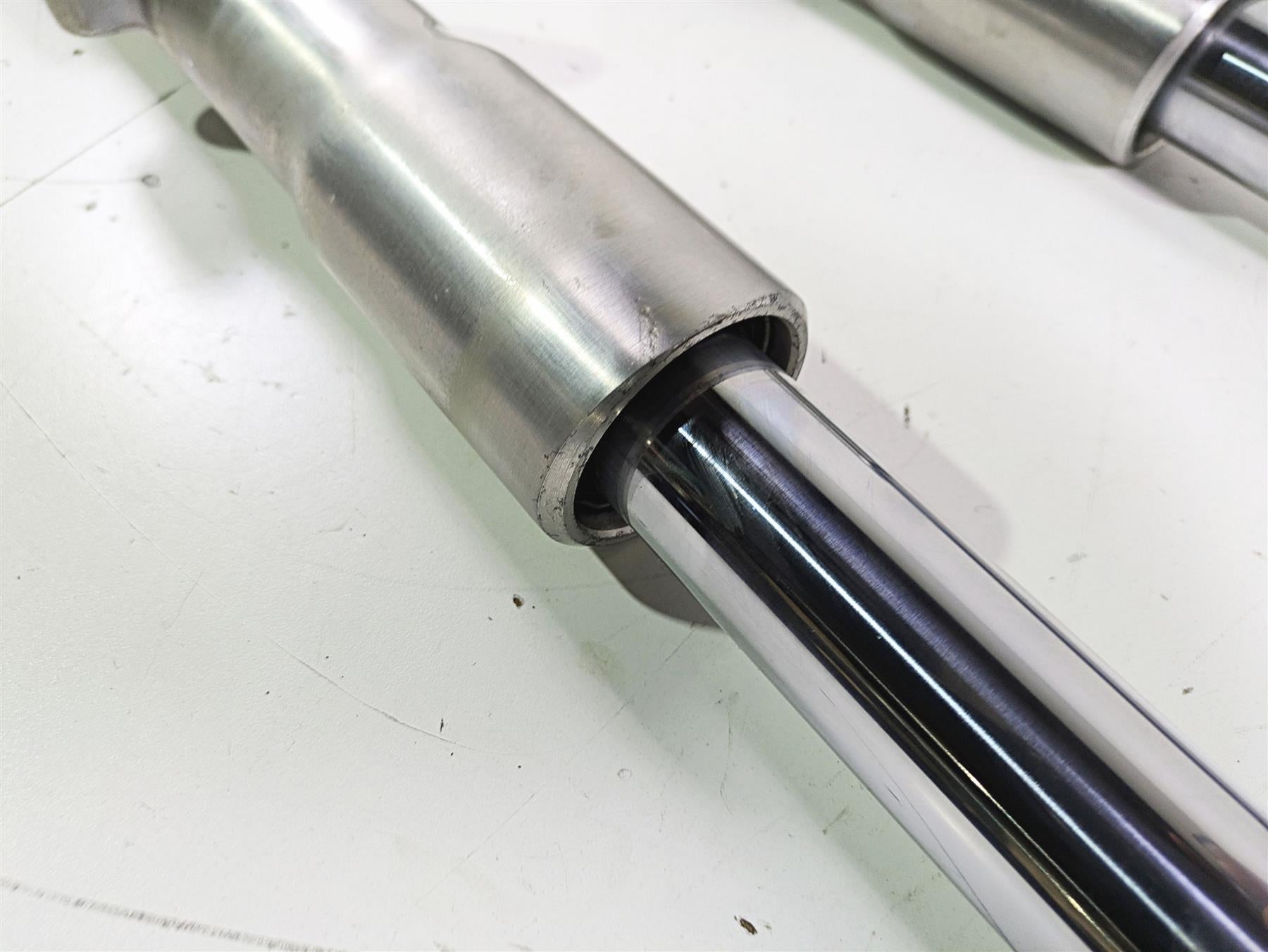 2004 Harley Softail FLSTF Fat Boy Showa Front Fork Leg Set 45915-00 45916-00 {{ shop.shopifyCountryName }} - Mototech271