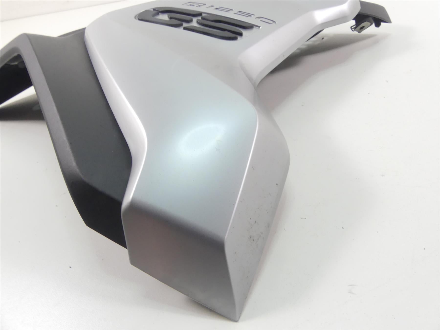 2019 BMW R1250GS K50 Right Side Intake Fairing & Emblem 46638556656 46638392882 {{ shop.shopifyCountryName }} - Mototech271