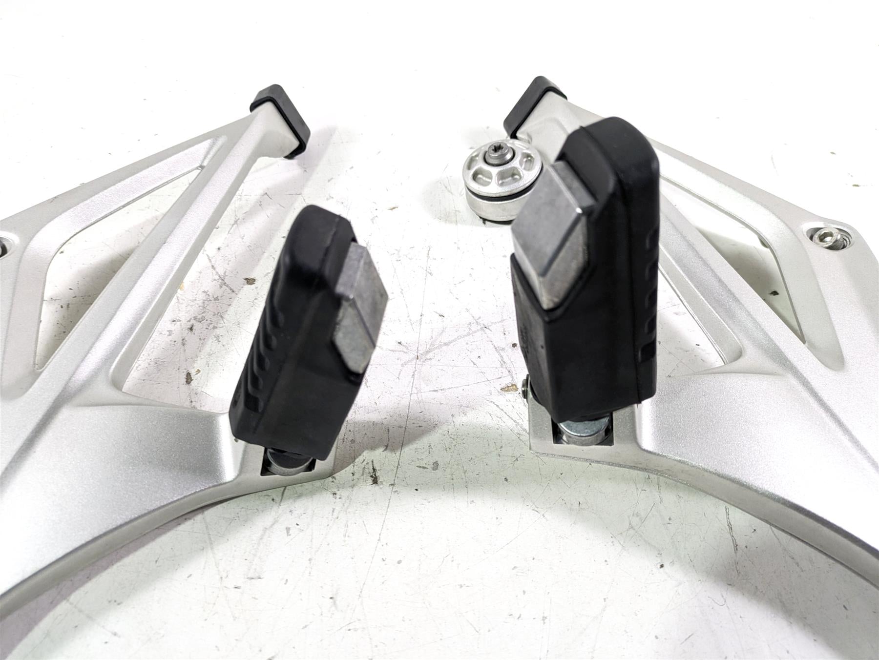 2022 BMW R1250 RT K052 Rear Passenger Foot Peg Rest Set 46718534789 46718534790 {{ shop.shopifyCountryName }} - Mototech271