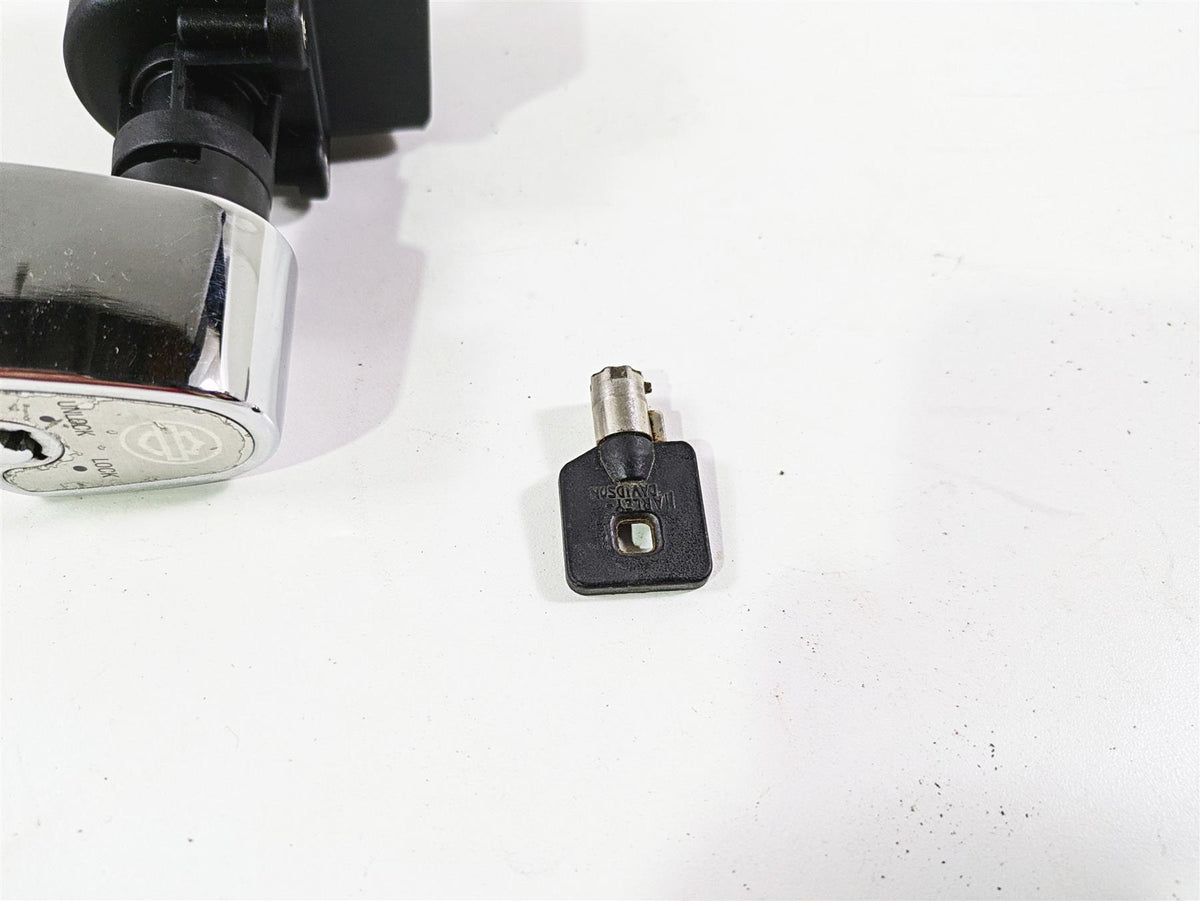 2010 Harley Touring FLHTK Electra Glide Ignition Switch Key Lock Set 71572-06 {{ shop.shopifyCountryName }} - Mototech271