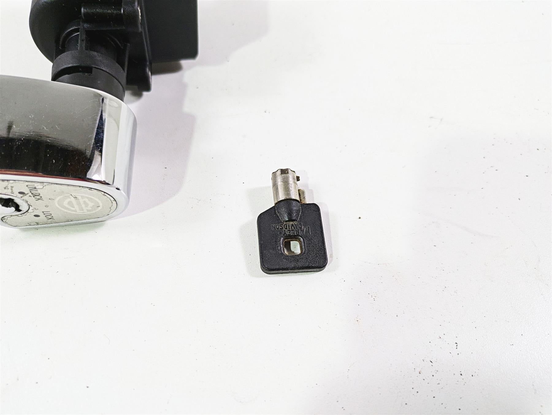 2010 Harley Touring FLHTK Electra Glide Ignition Switch Key Lock Set 71572-06 {{ shop.shopifyCountryName }} - Mototech271