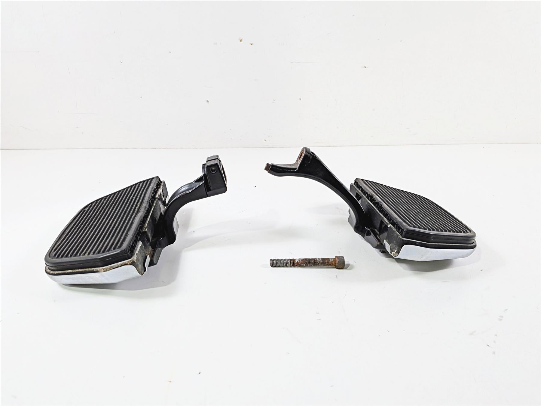 2012 Harley Softail FLSTF Fat Boy Passenger Footpeg Foot Peg READ 50943-05A {{ shop.shopifyCountryName }} - Mototech271